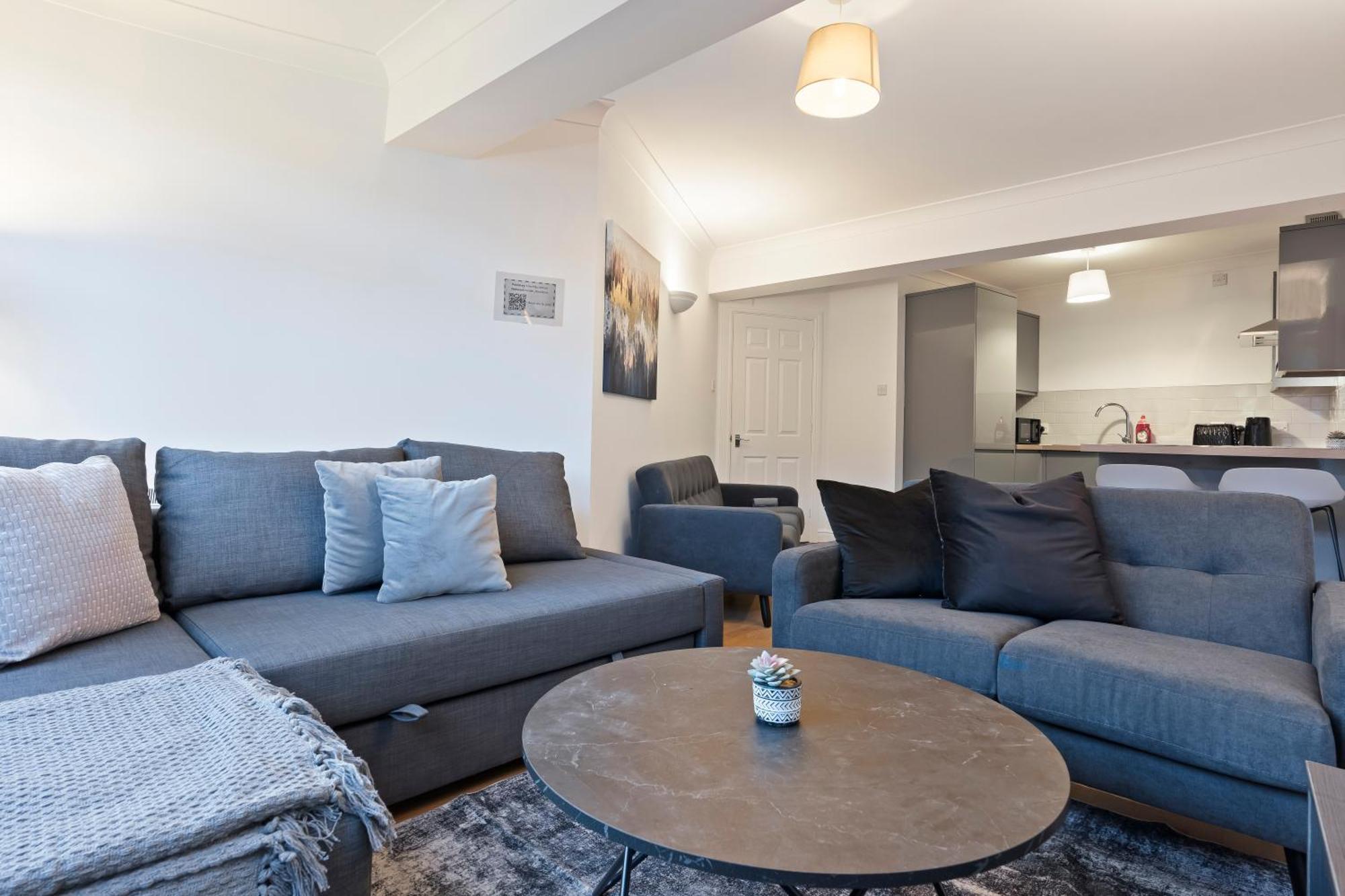 Apartment Elegant Flat In Prime Location -sleeps 4 - Parking