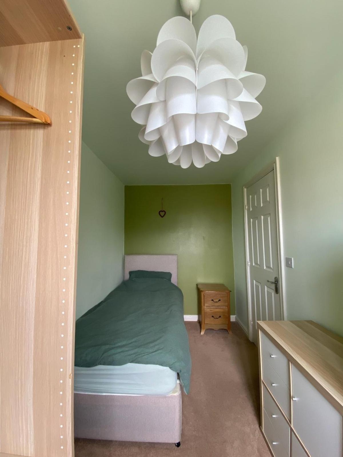 The Leeds Retreat - 4 Bedroom Townhouse Holiday home *