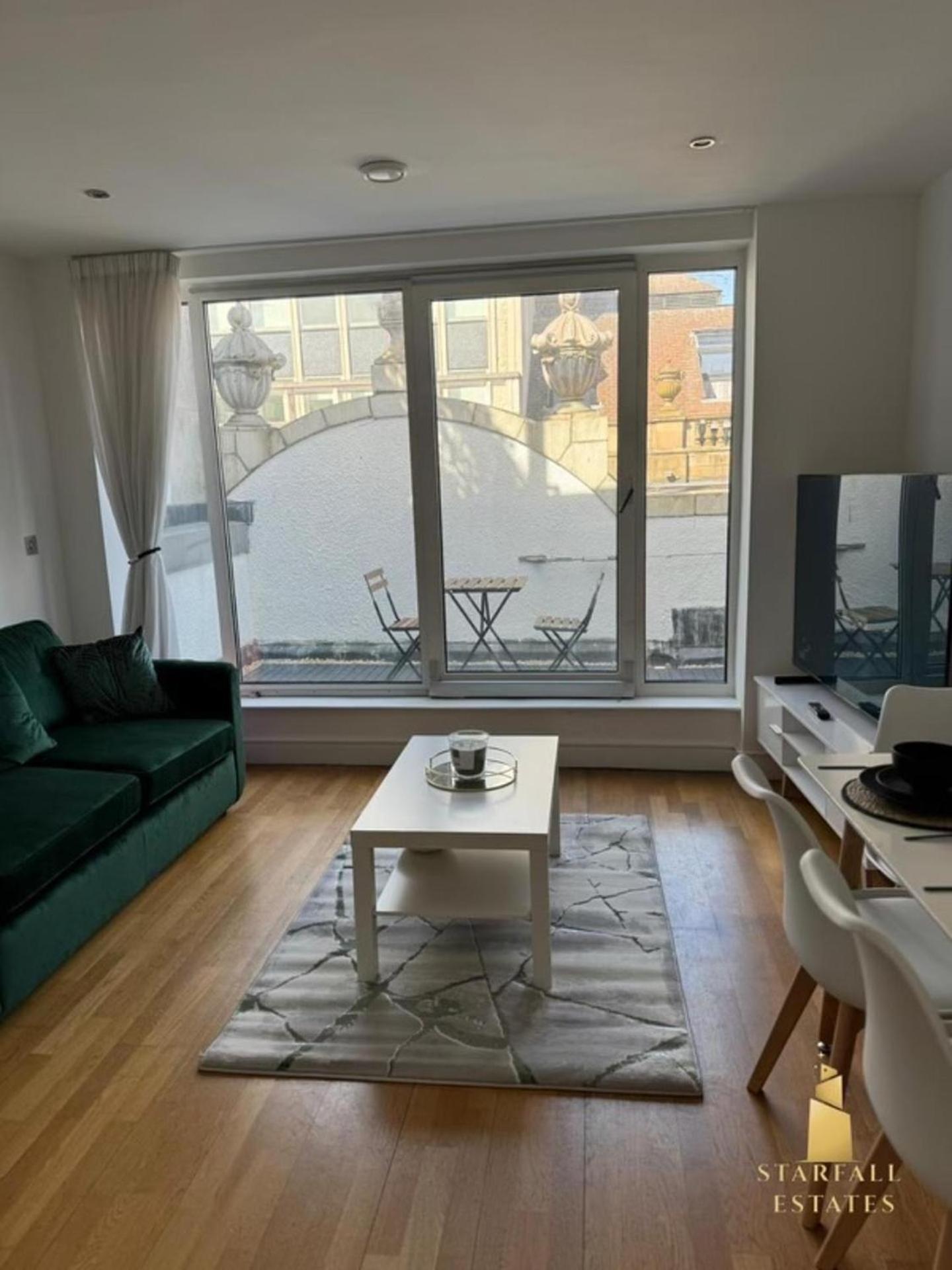 - Hottub - Sleeps 6 - Special Occasions Apartment Leeds (West Yorkshire)