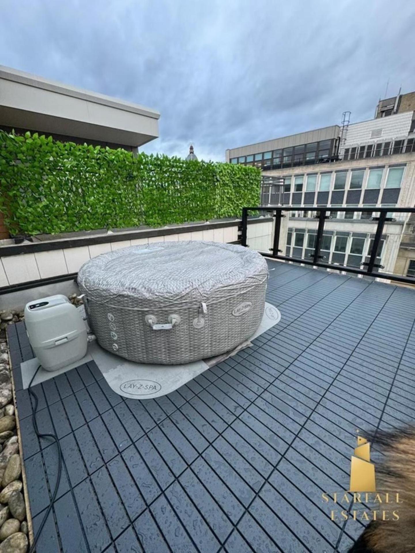 - Hottub - Sleeps 6 - Special Occasions Apartment *
