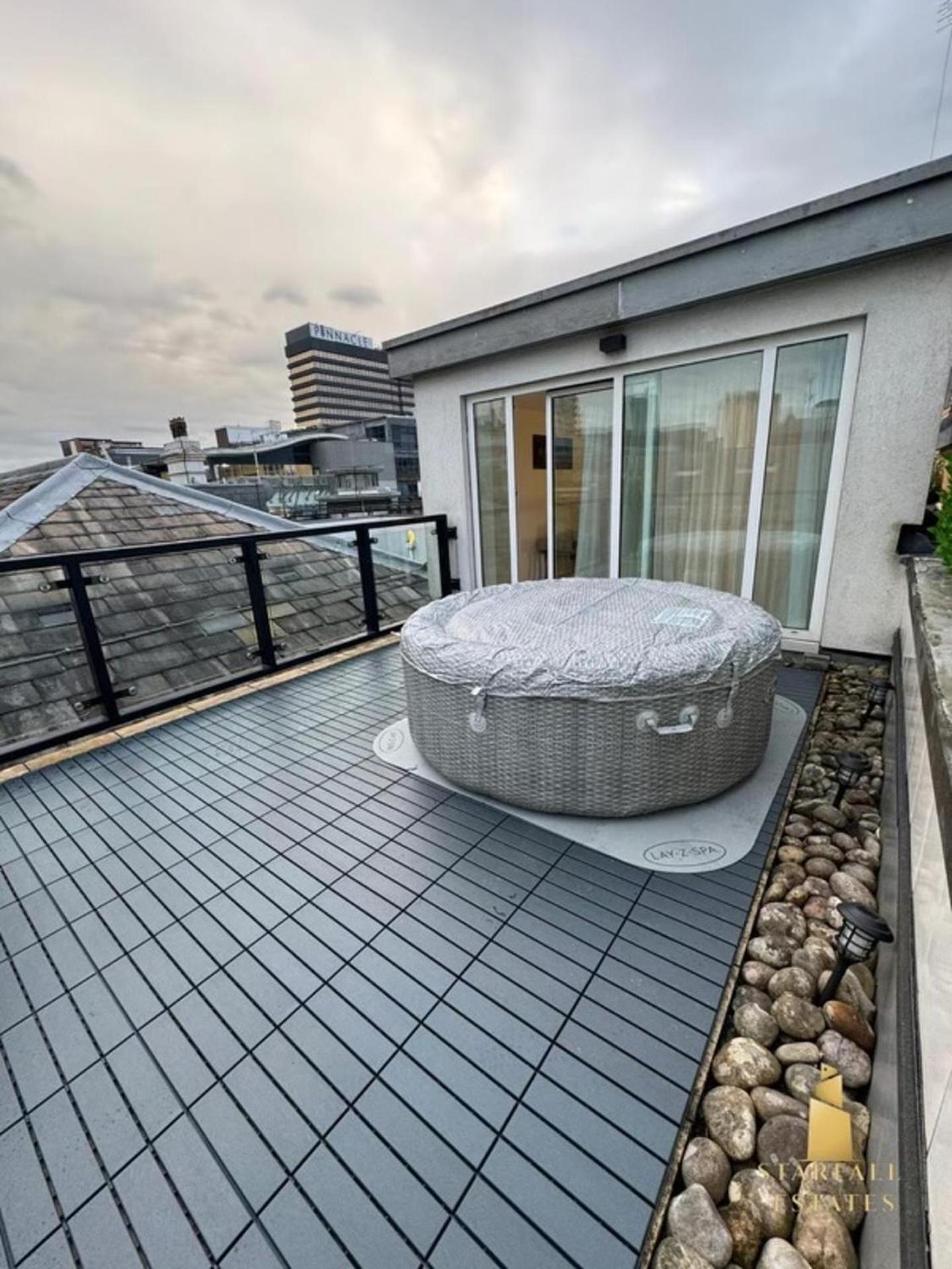 Apartment - Hottub - Sleeps 6 - Special Occasions *