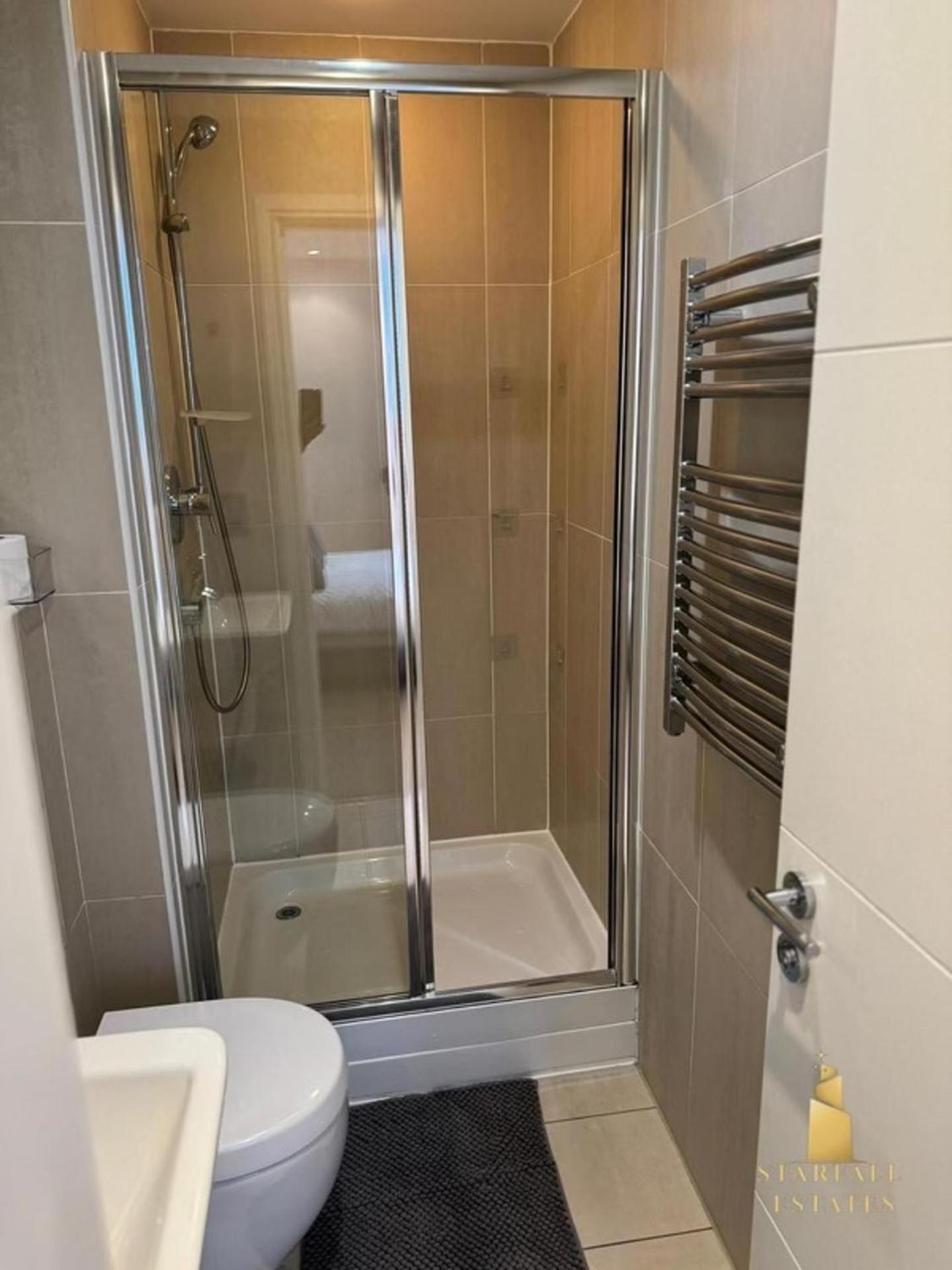 - Hottub - Sleeps 6 - Special Occasions Apartment *