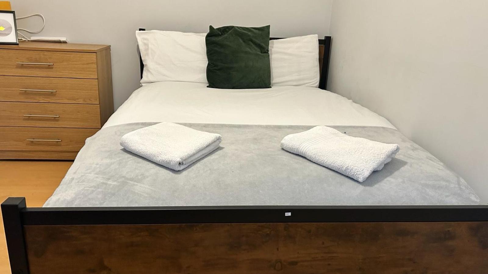 Apartment 2 Bed - Leeds Centre - For Relocators, Professionals
