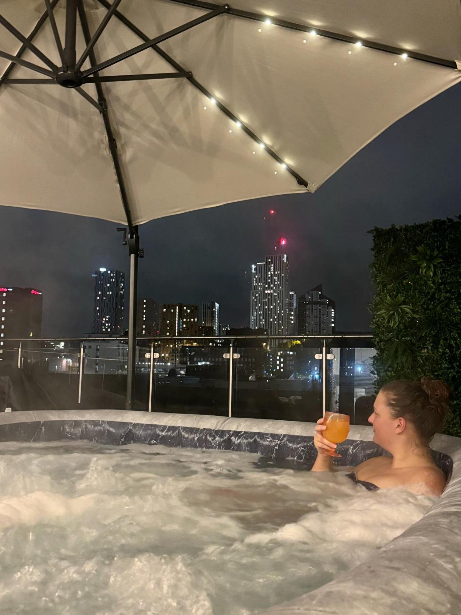 Apartment Luxury Penthouse With Private Hot Tub Overlooking Leeds Centre