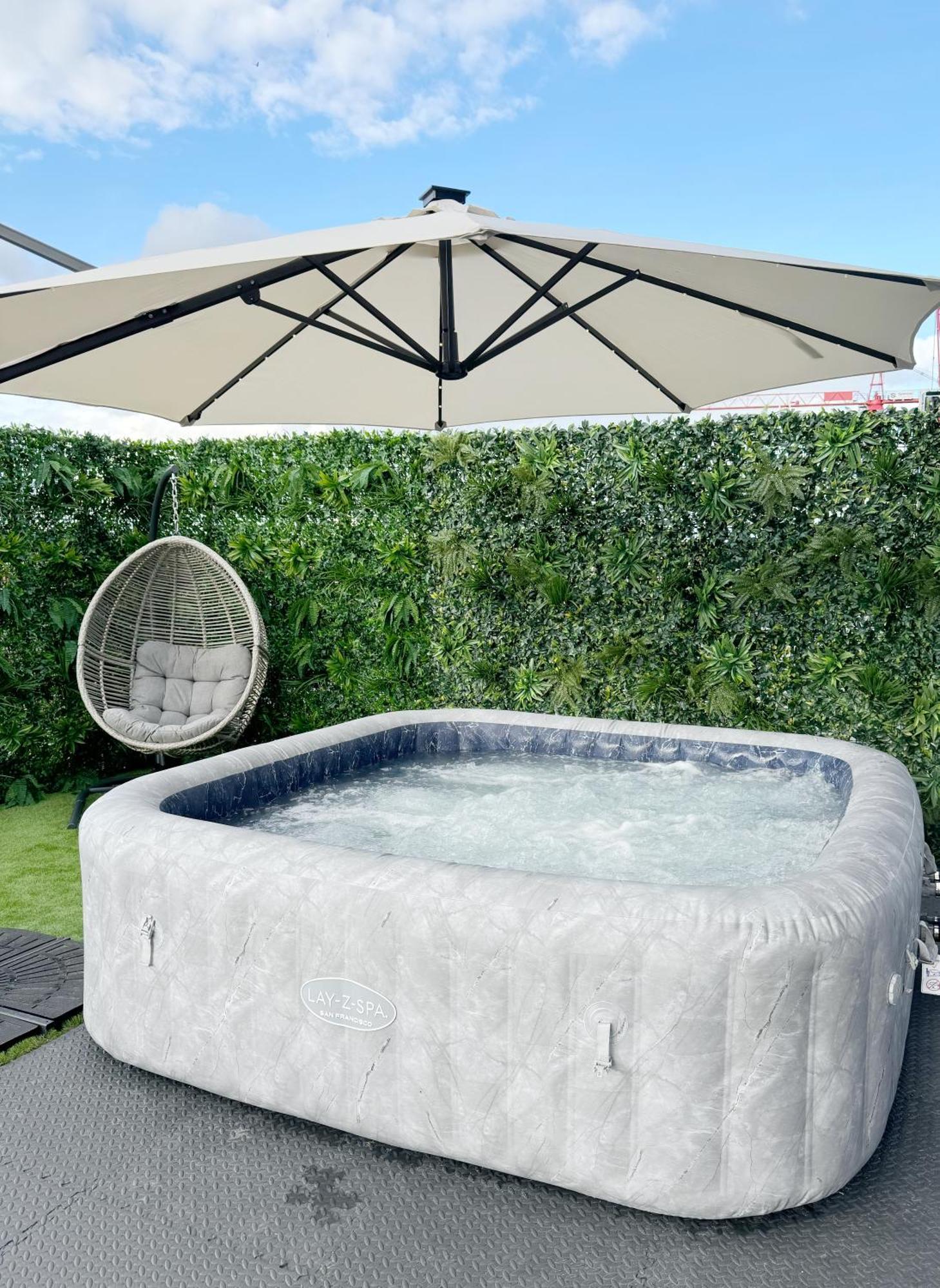 Apartment Luxury Penthouse With Private Hot Tub Overlooking Leeds Centre *