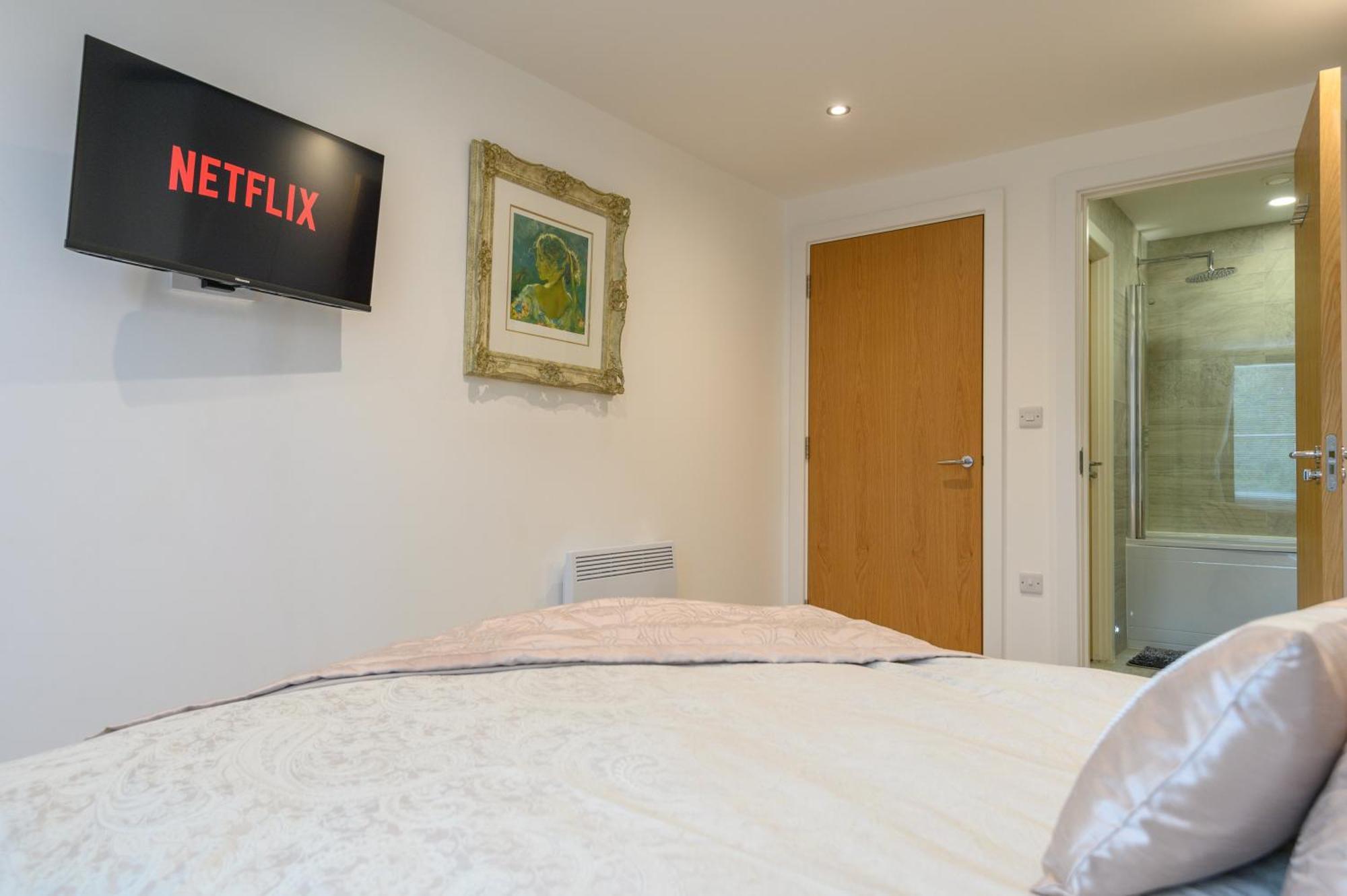 Apartment Luxury Penthouse With Private Hot Tub Overlooking Leeds Centre *