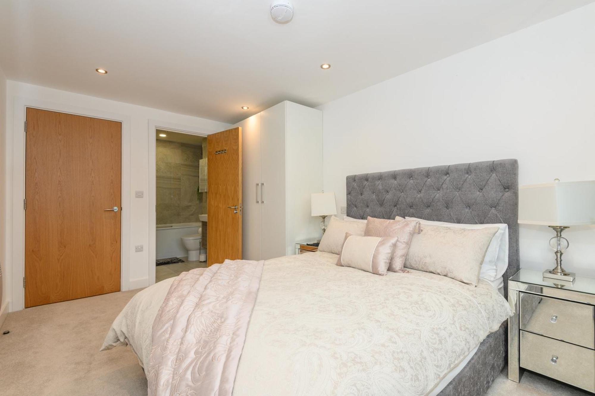 Luxury Penthouse With Private Hot Tub Overlooking Leeds Centre Apartment Leeds (West Yorkshire)