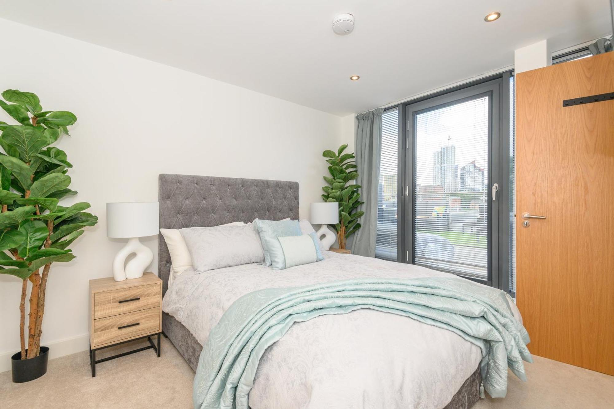 Apartment Luxury Penthouse With Private Hot Tub Overlooking Leeds Centre *