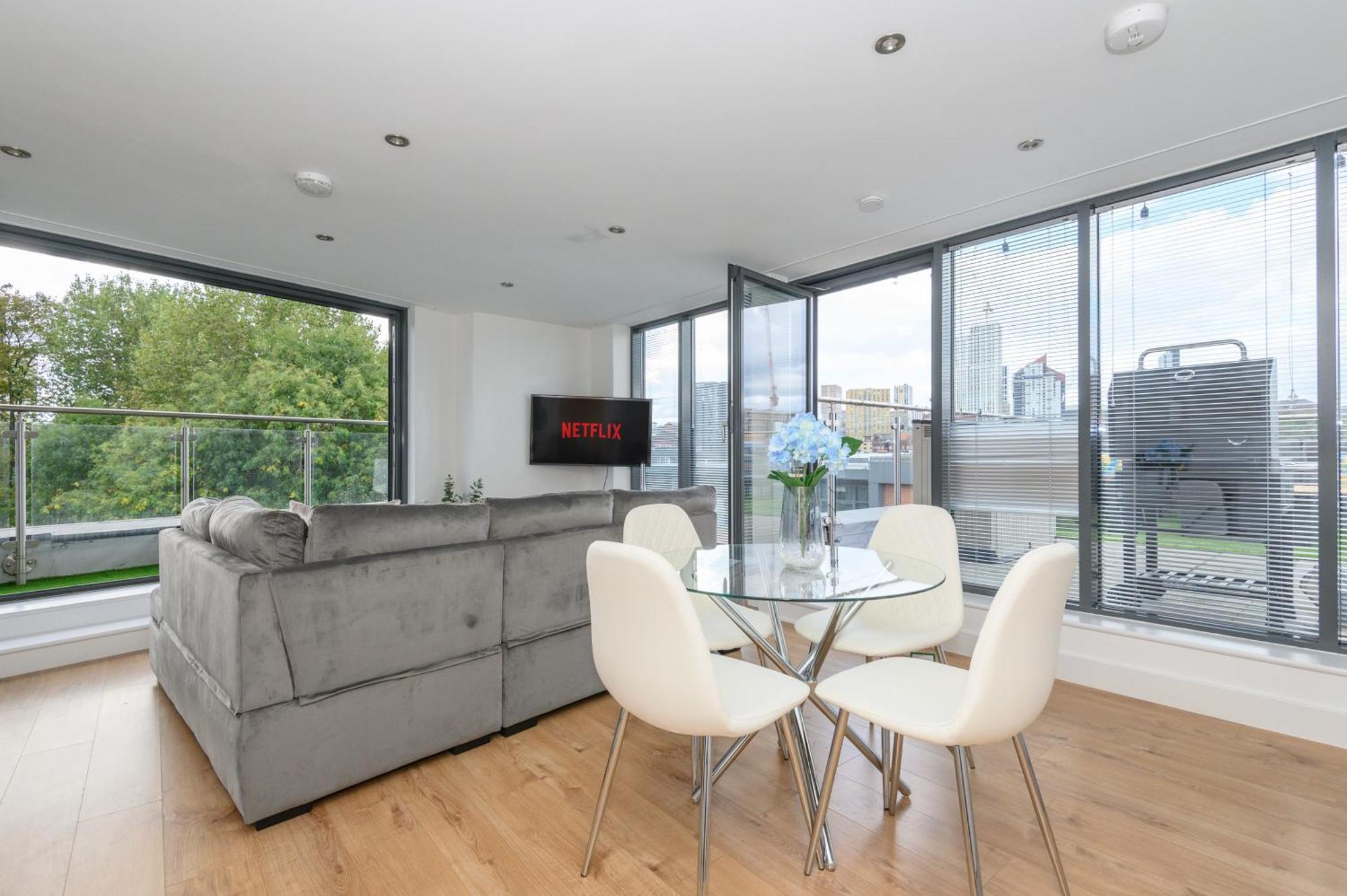 Luxury Penthouse With Private Hot Tub Overlooking Leeds Centre Apartment Leeds (West Yorkshire)