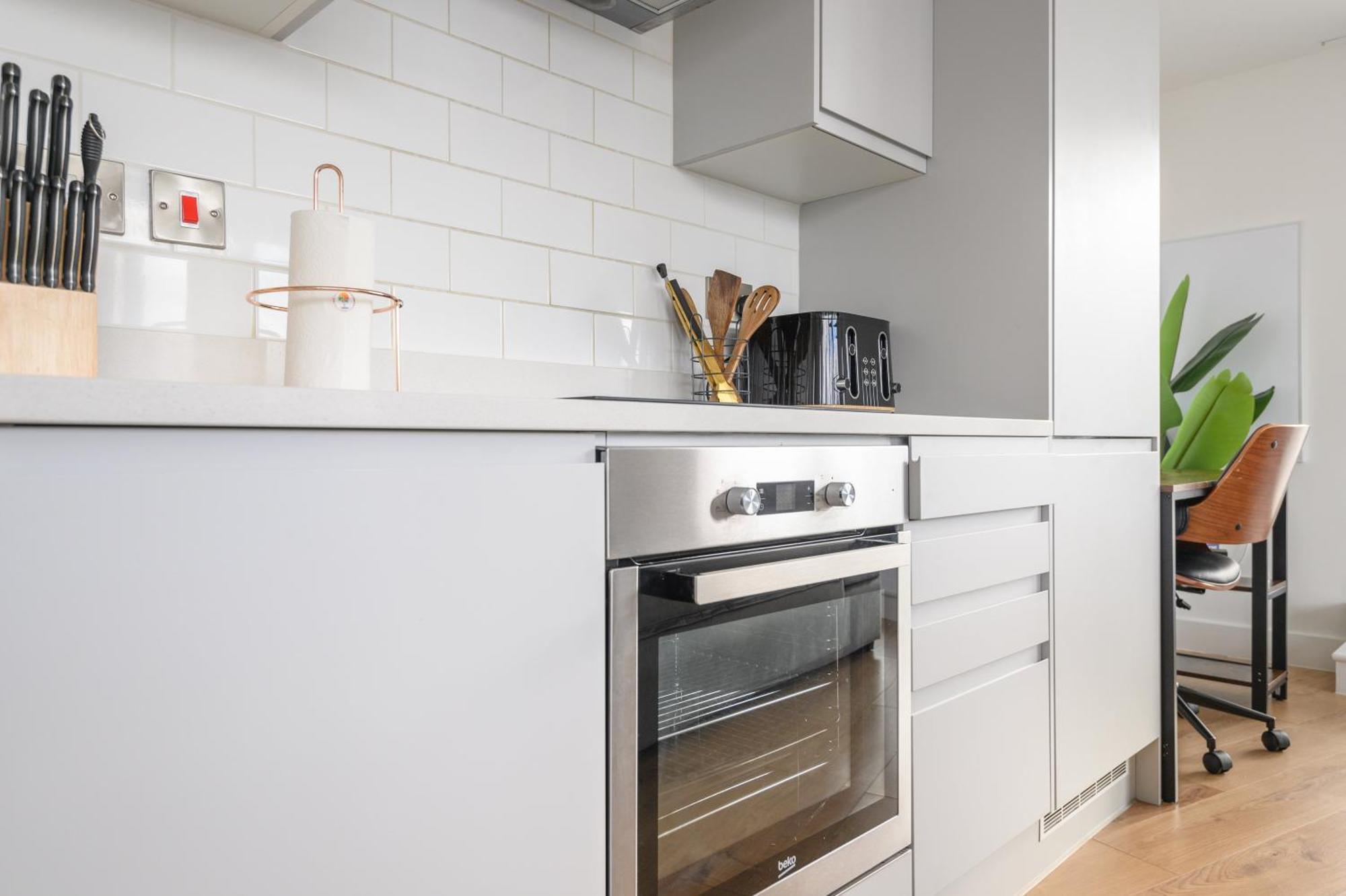 Luxury Penthouse With Private Hot Tub Overlooking Leeds Centre Apartment *