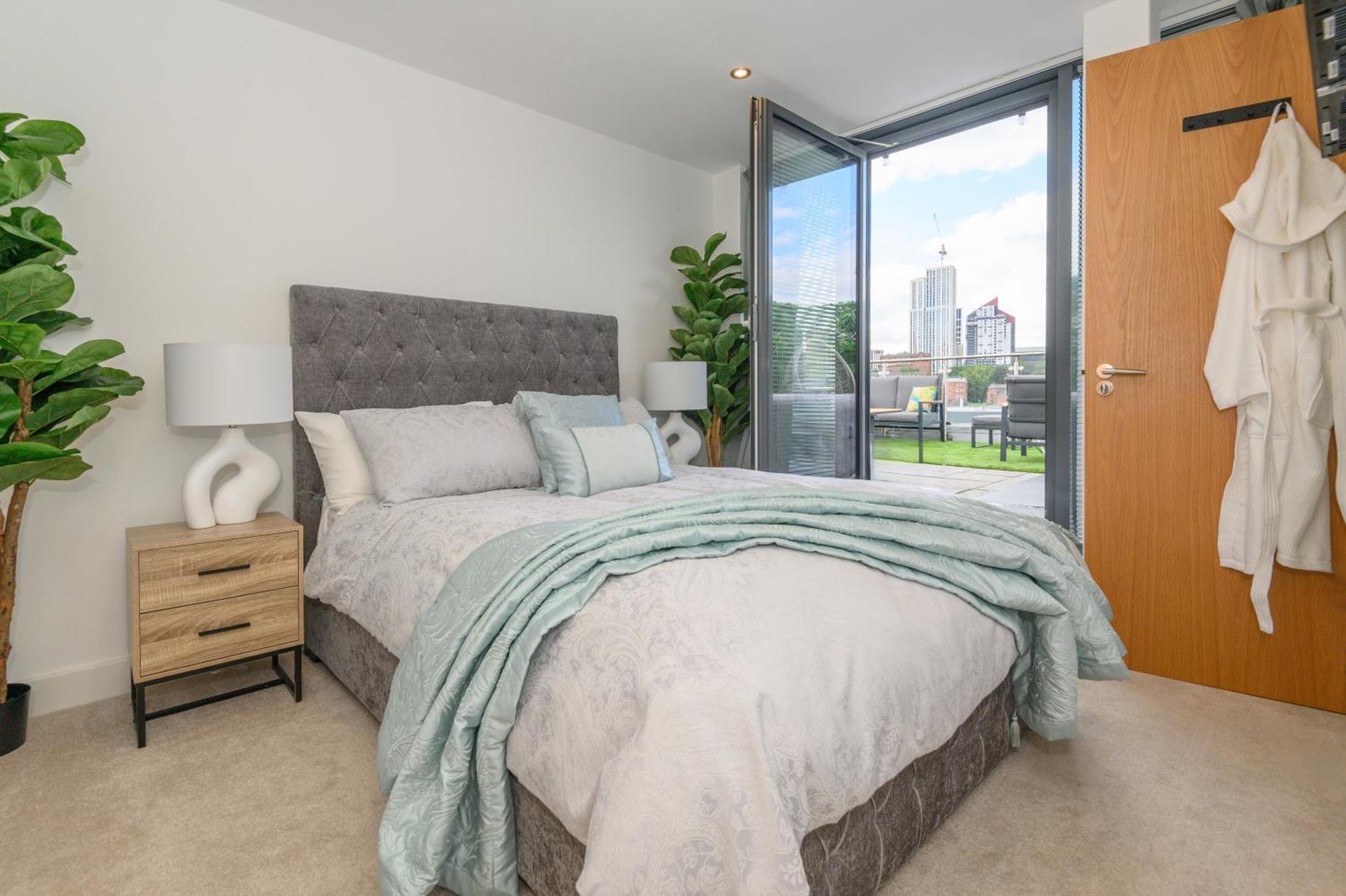 Luxury Penthouse With Private Hot Tub Overlooking Leeds Centre Apartment Leeds (West Yorkshire)