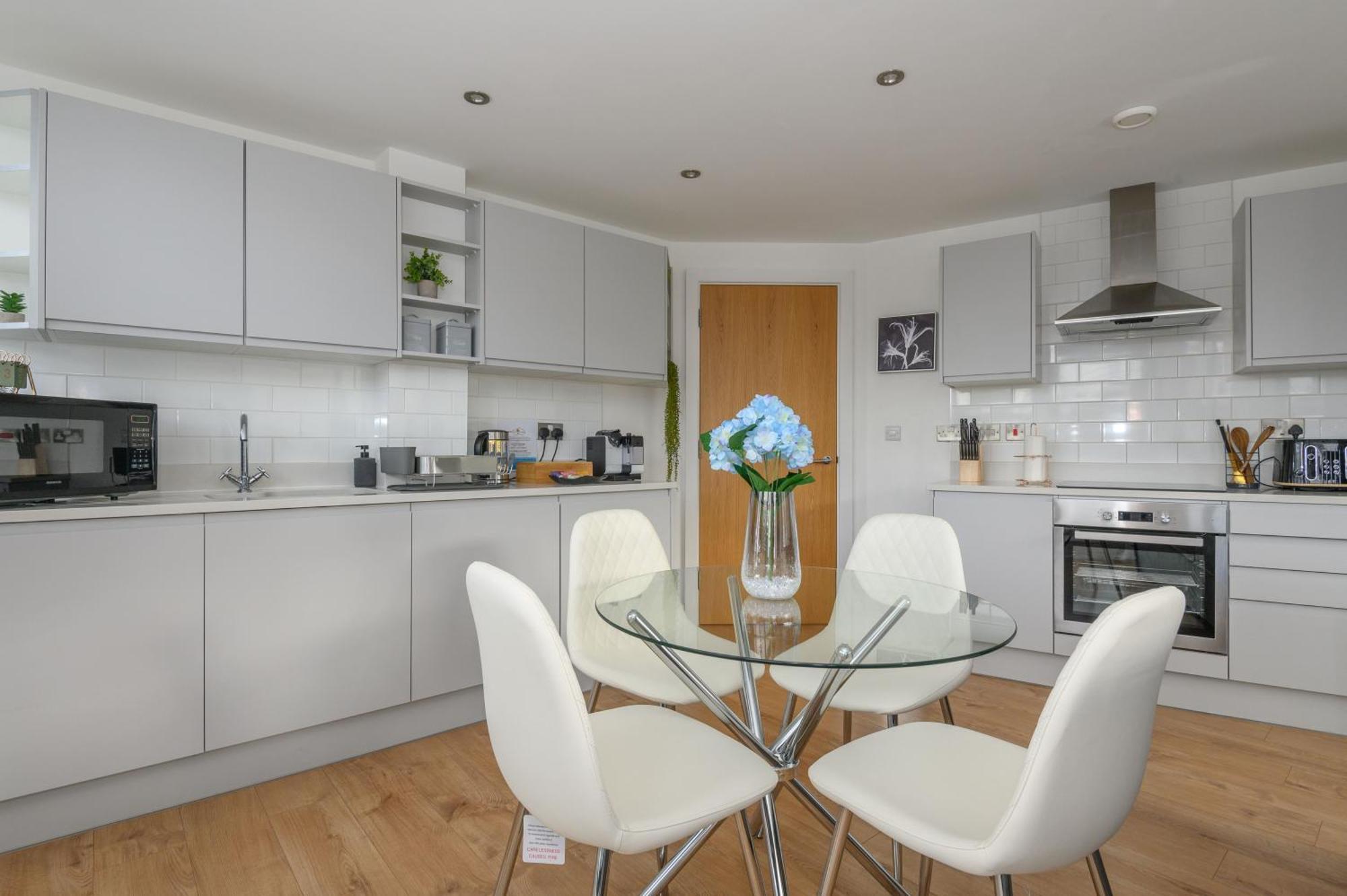 Luxury Penthouse With Private Hot Tub Overlooking Leeds Centre Apartment