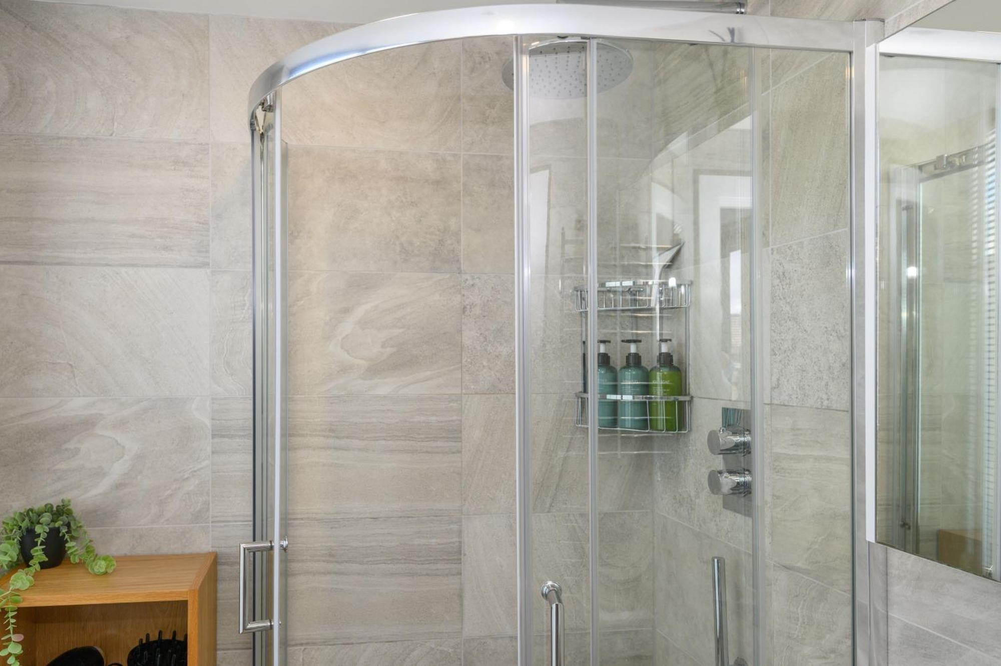 Apartment Luxury Penthouse With Private Hot Tub Overlooking Leeds Centre *