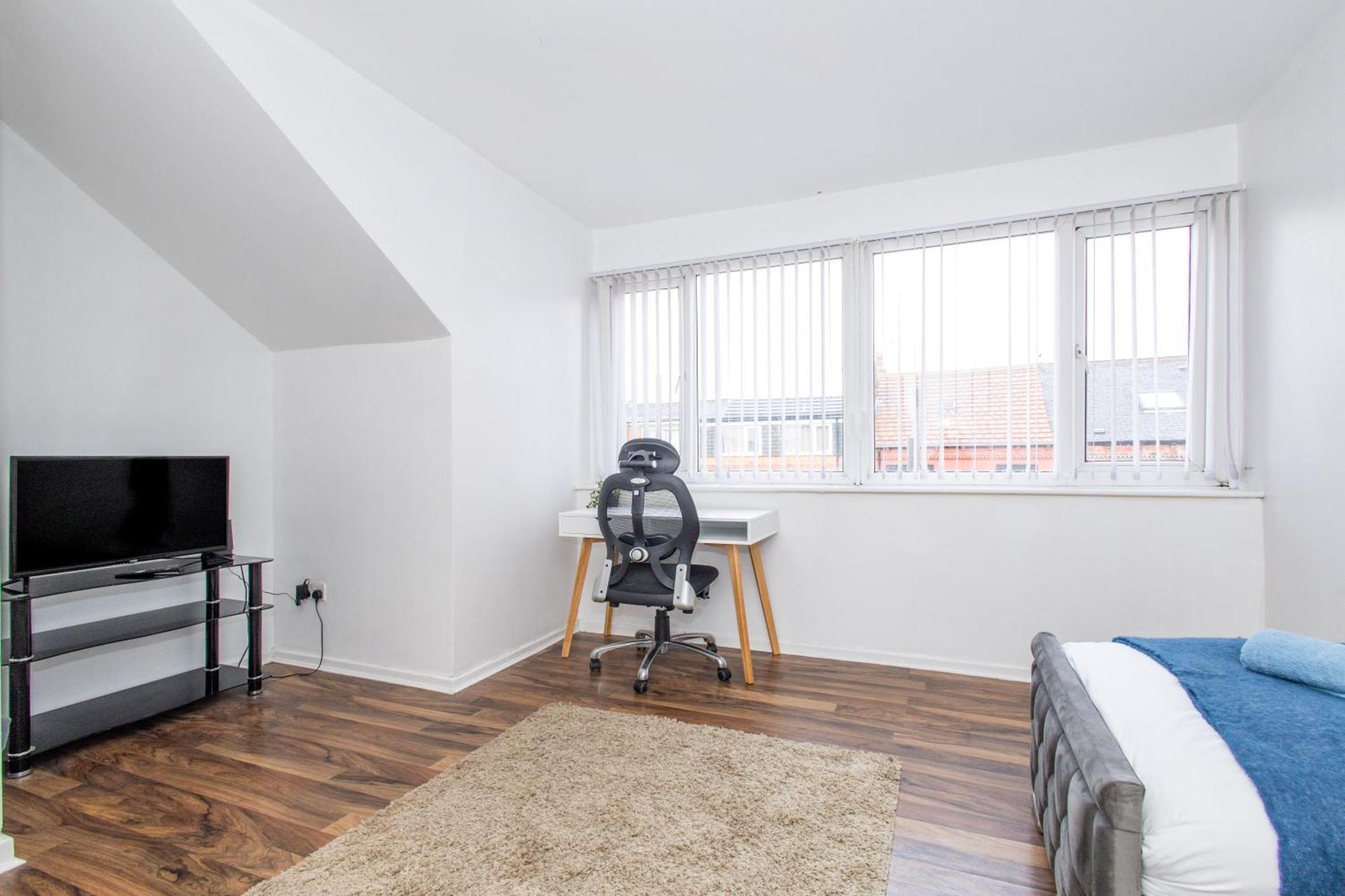 Cozy Home, Sleeps 4,Only 7Mins From Centre, Parking, Wifi & Netflix Holiday home
