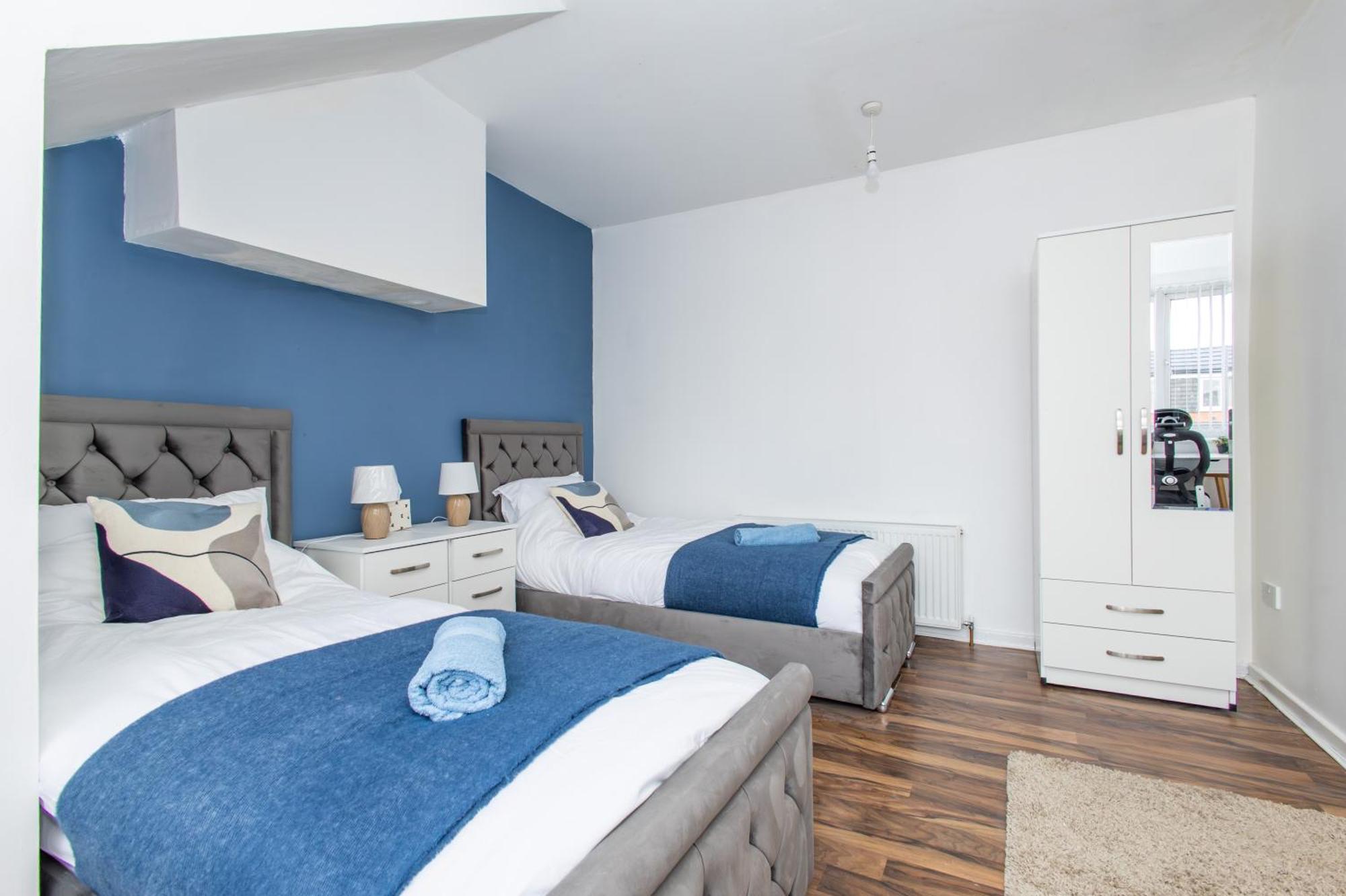 Cozy Home, Sleeps 4,Only 7Mins From Centre, Parking, Wifi & Netflix Holiday home