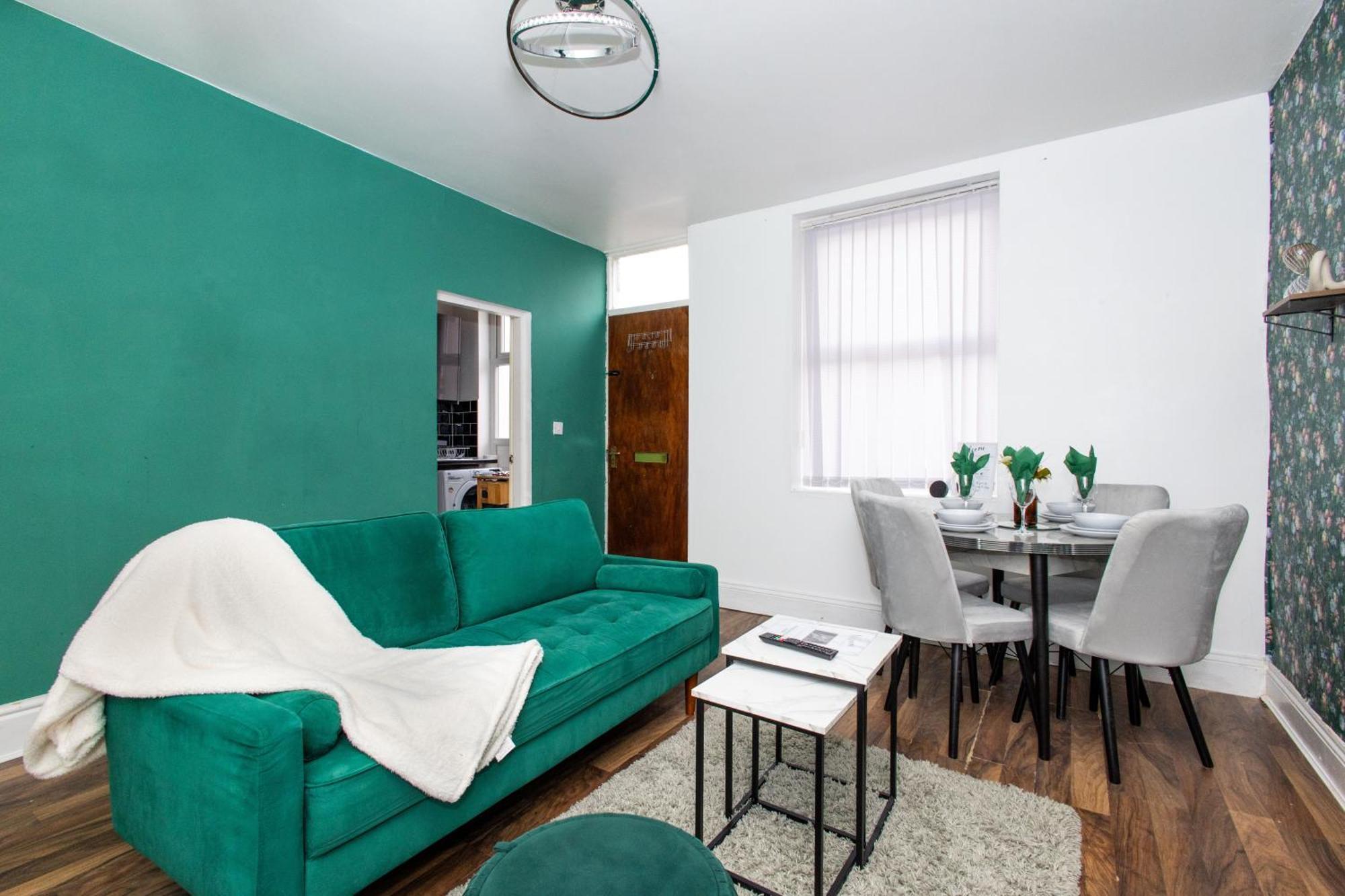 Holiday home Cozy Home, Sleeps 4,Only 7Mins From Centre, Parking, Wifi & Netflix Leeds (West Yorkshire)