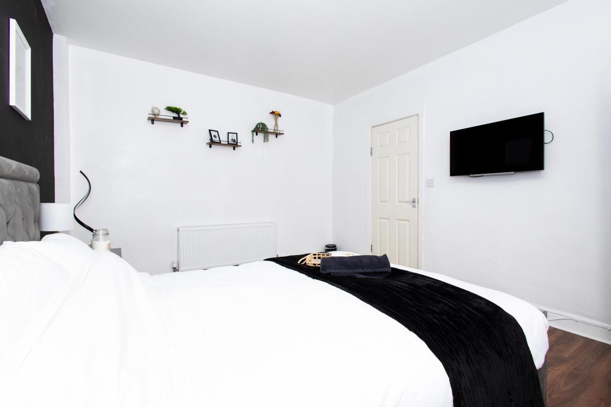 Cozy Home, Sleeps 4,Only 7Mins From Centre, Parking, Wifi & Netflix Holiday home *
