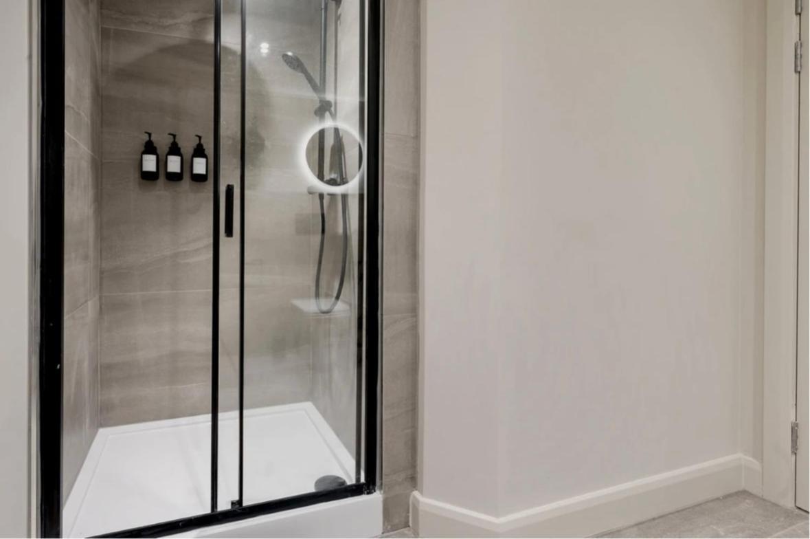 Chic 1 Bed Apartment, Centre
