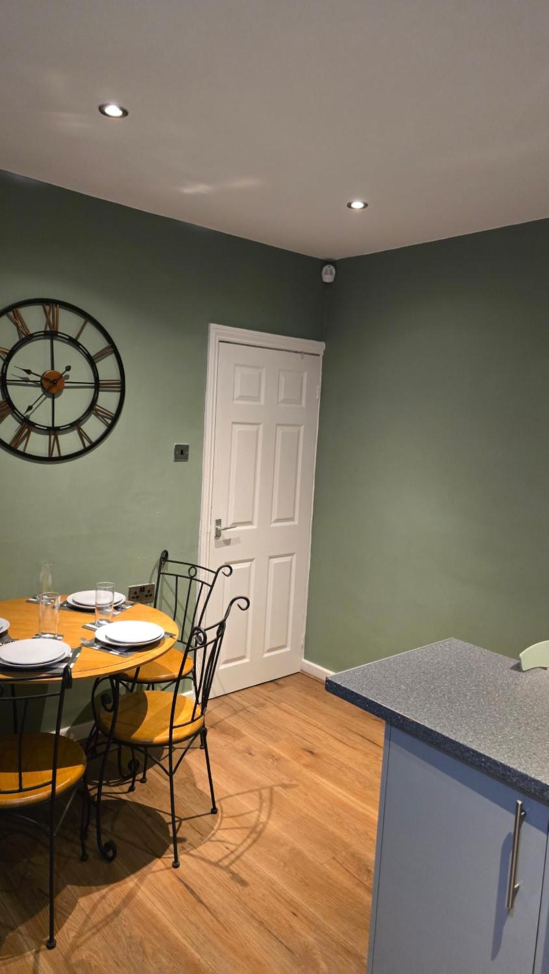 Cosy 3 Bedroom, 5 Bed House!