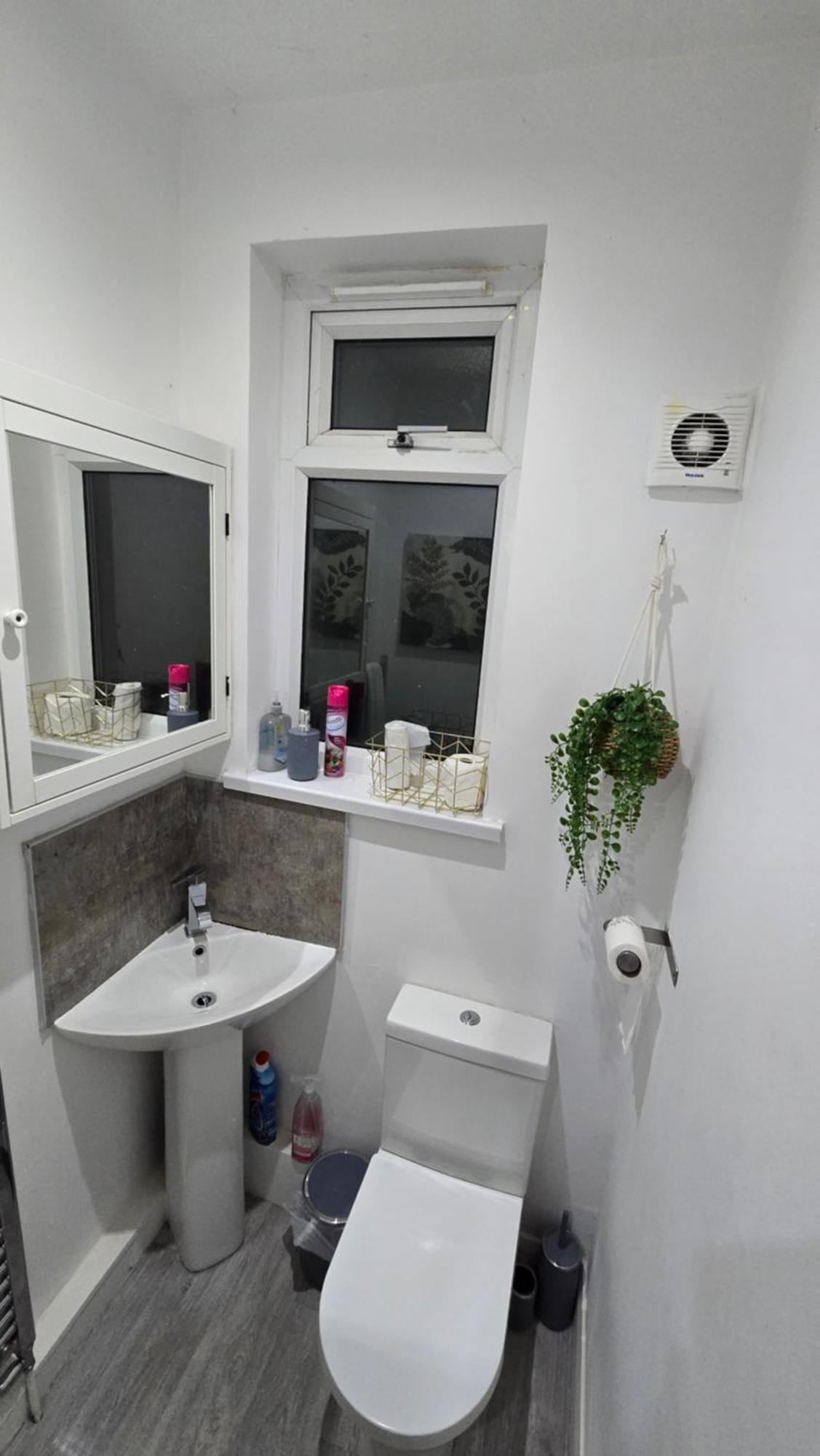 Cosy 3 Bedroom, 5 Bed House! Holiday home