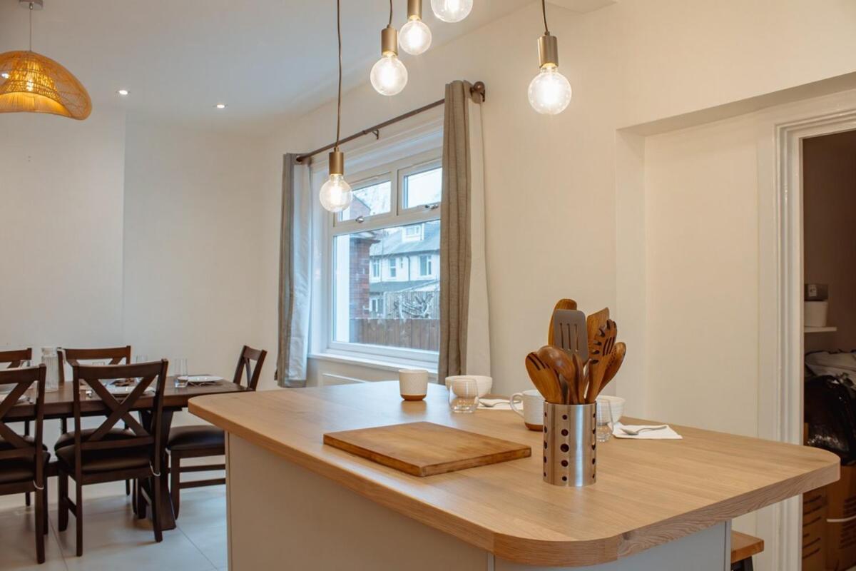 Holiday home Spacious 13-bed In The Heart Of Headingley Leeds (West Yorkshire)
