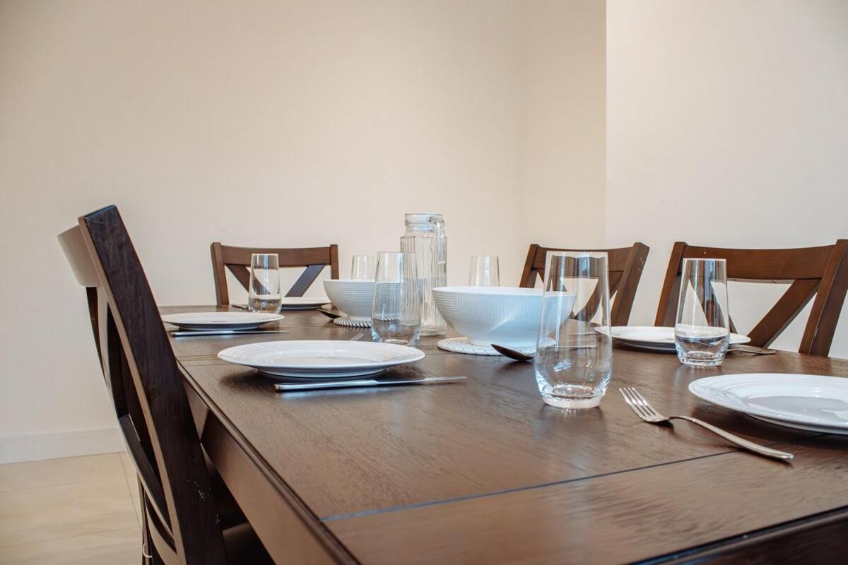Spacious 13-bed In The Heart Of Headingley Holiday home *