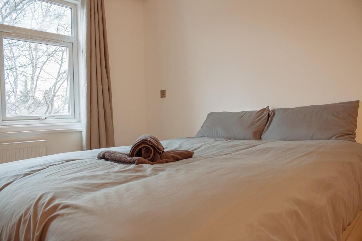 Spacious 13-bed In The Heart Of Headingley Holiday home *