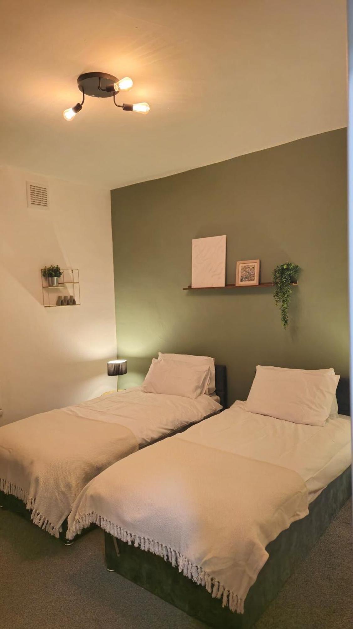 Cosy 3 Bedroom, 5 Bed House! *
