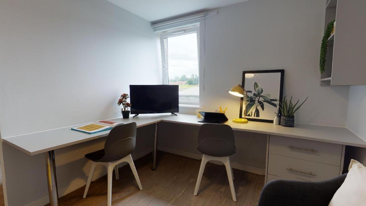 Apartment For Students Only - Iq Leeds In Centre