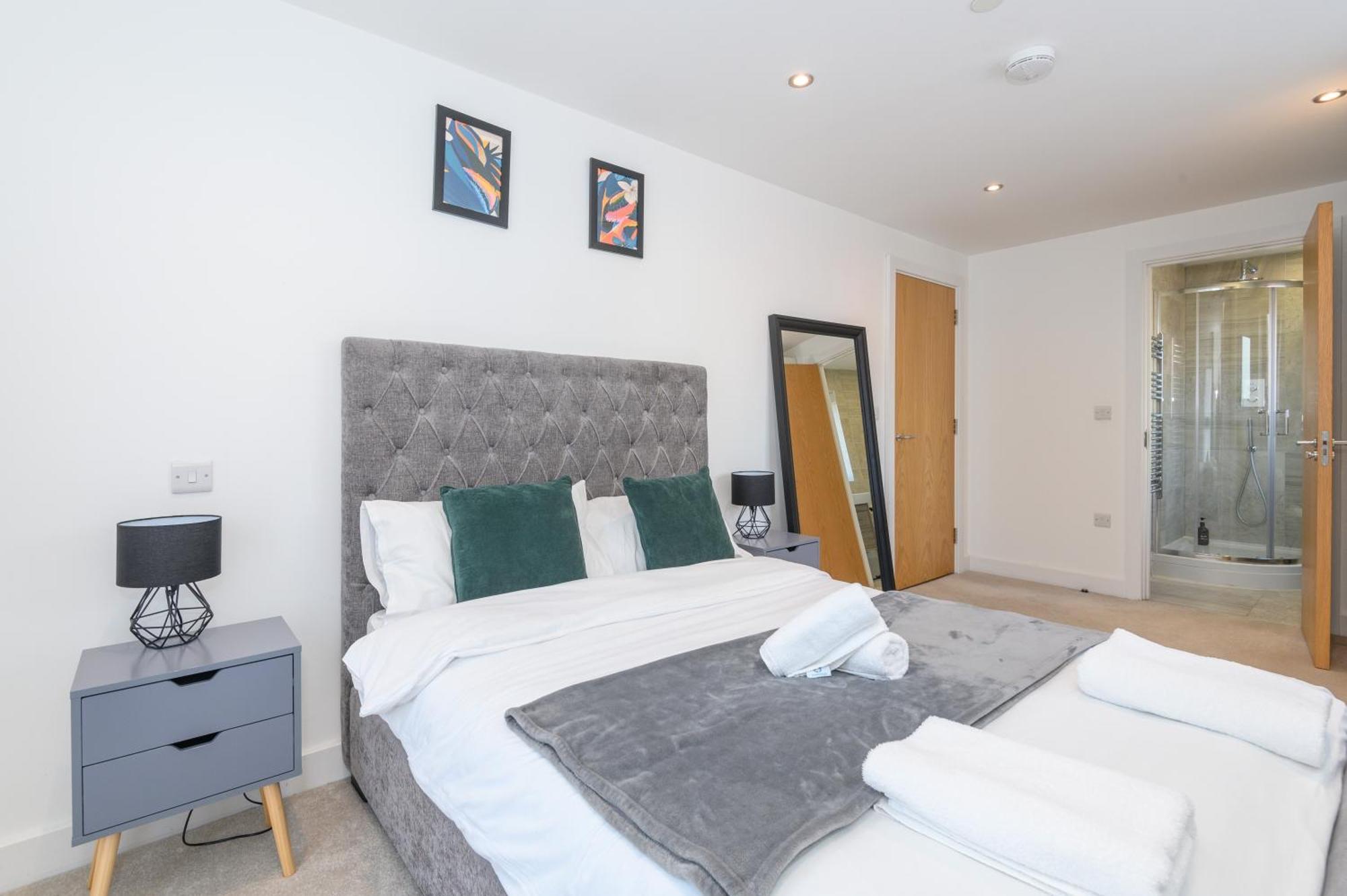 2-bedroom With 2 En-suite - Leeds Centre With Underground Parking Apartment