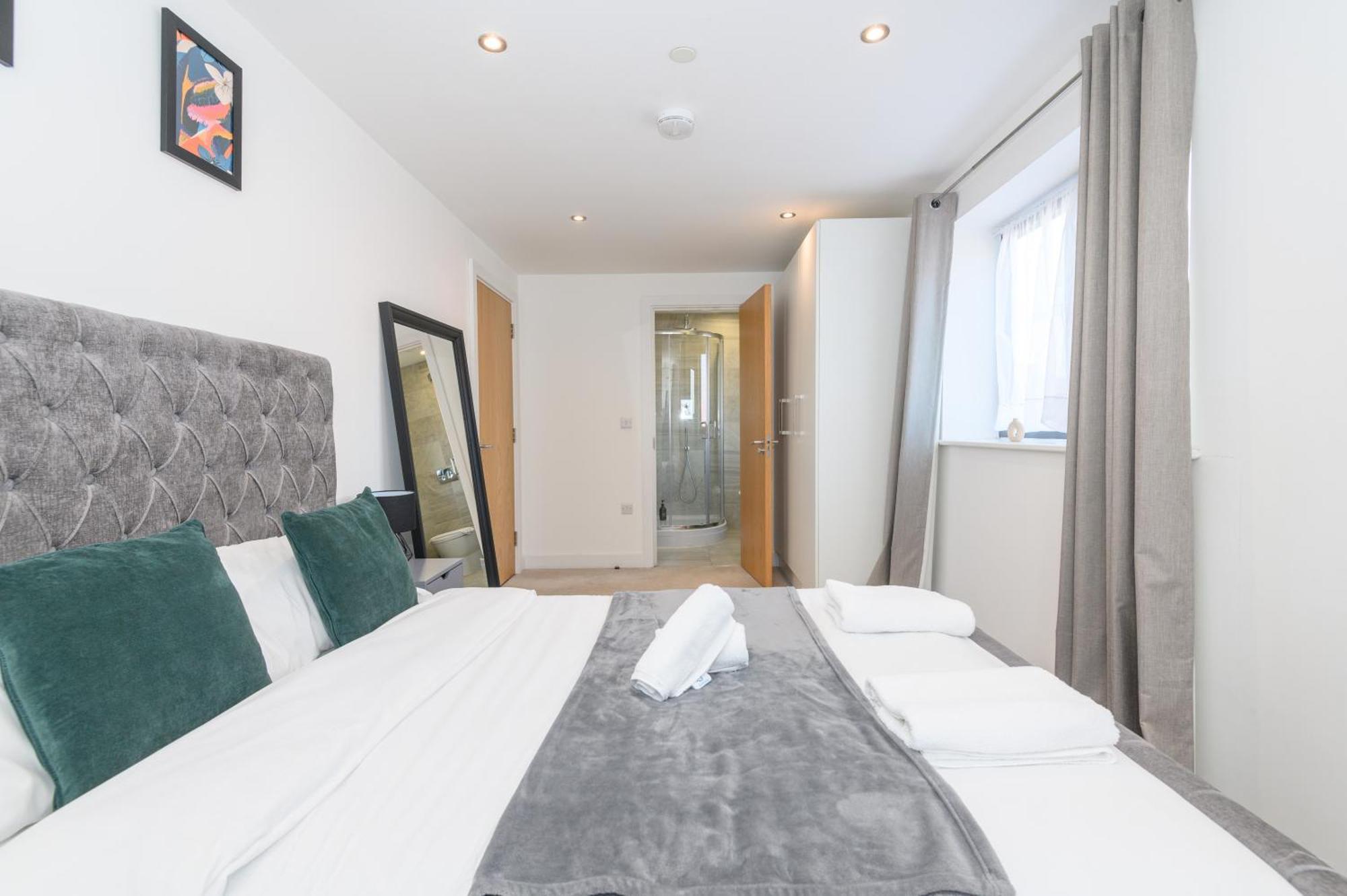 2-bedroom With 2 En-suite - Leeds Centre With Underground Parking Apartment