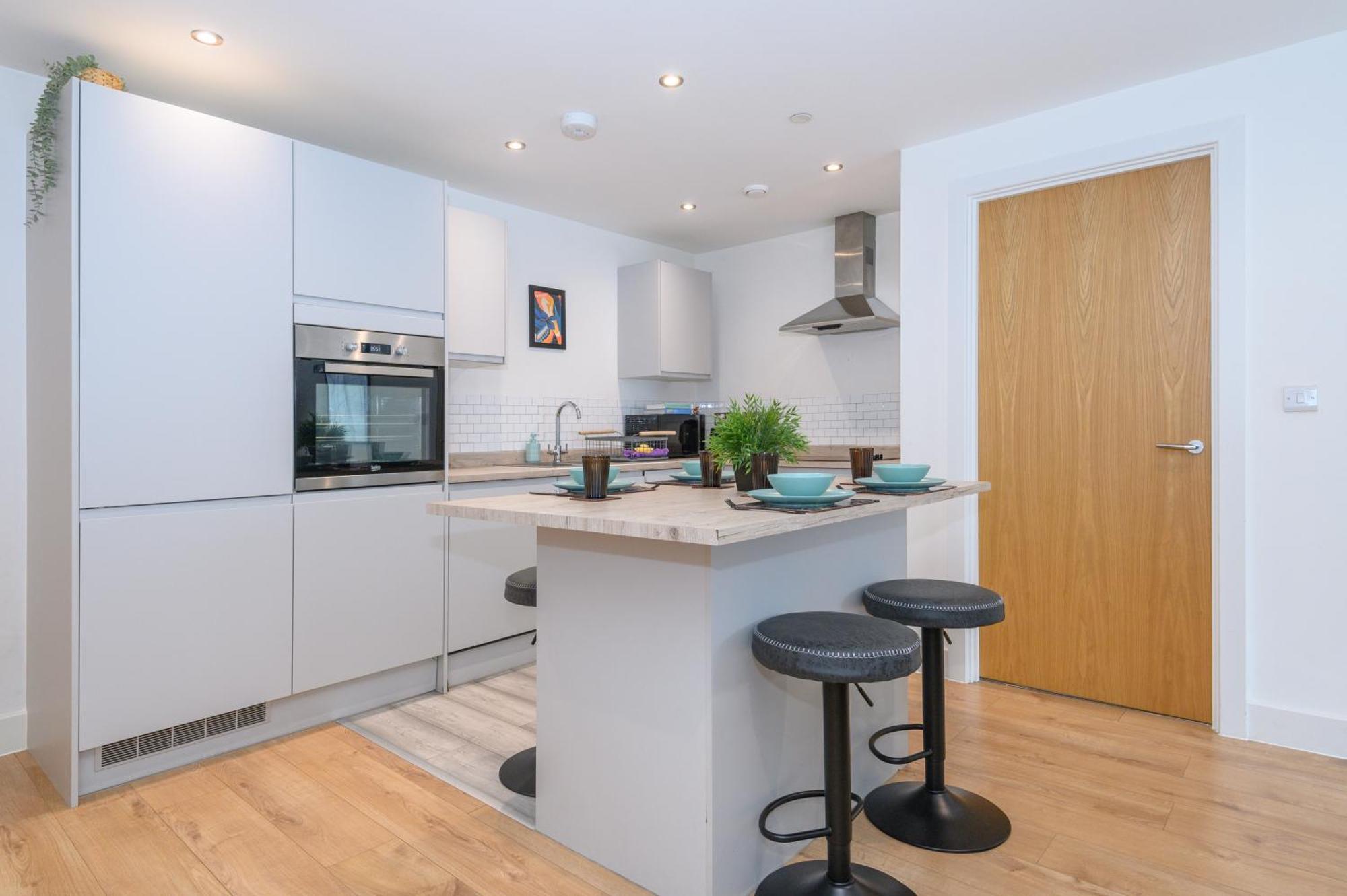 2-bedroom With 2 En-suite - Leeds Centre With Underground Parking *