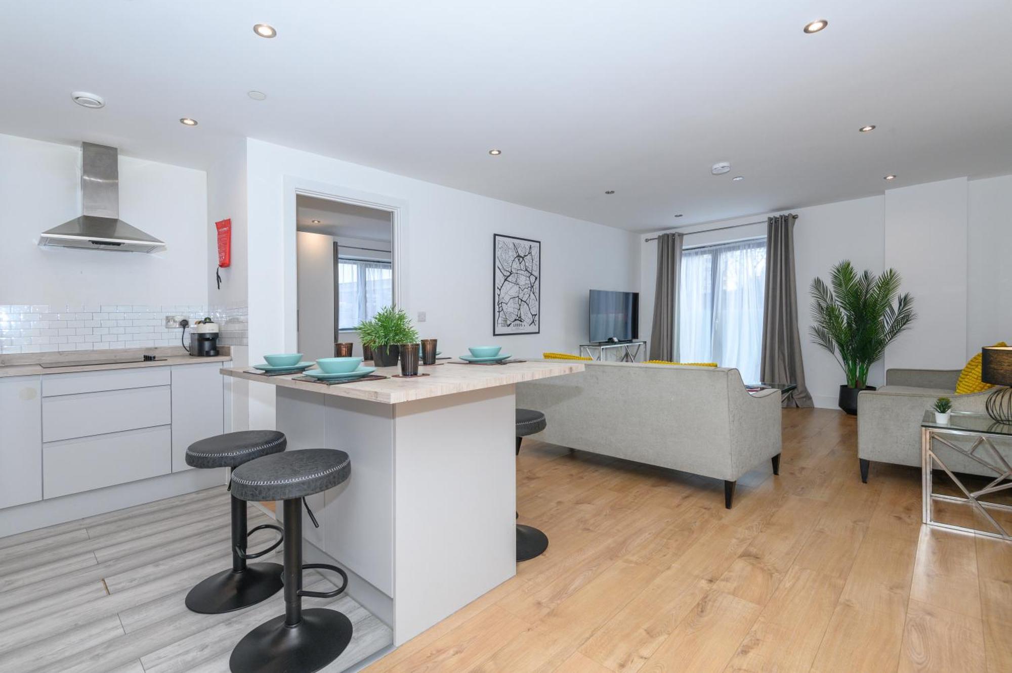 2-bedroom With 2 En-suite - Leeds Centre With Underground Parking *