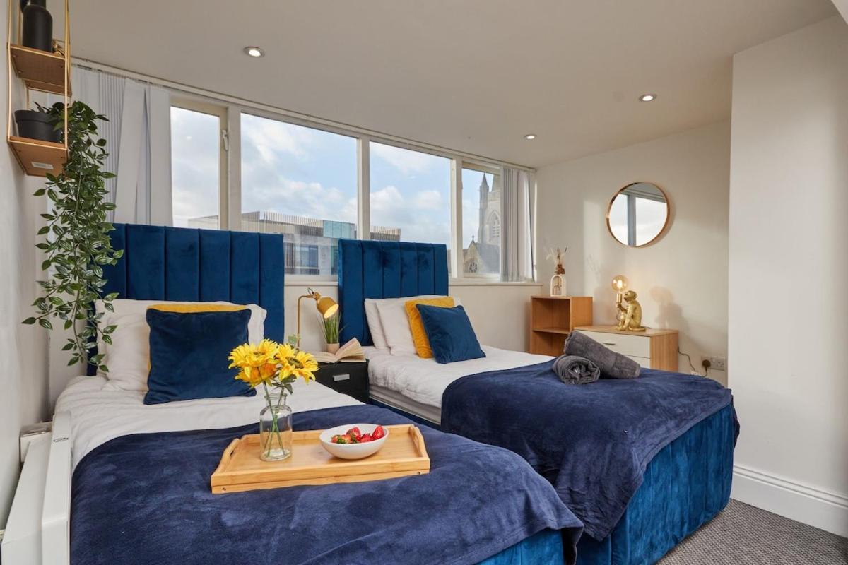 Corporate & Family Relocations - 3 Beds - Free Parking!