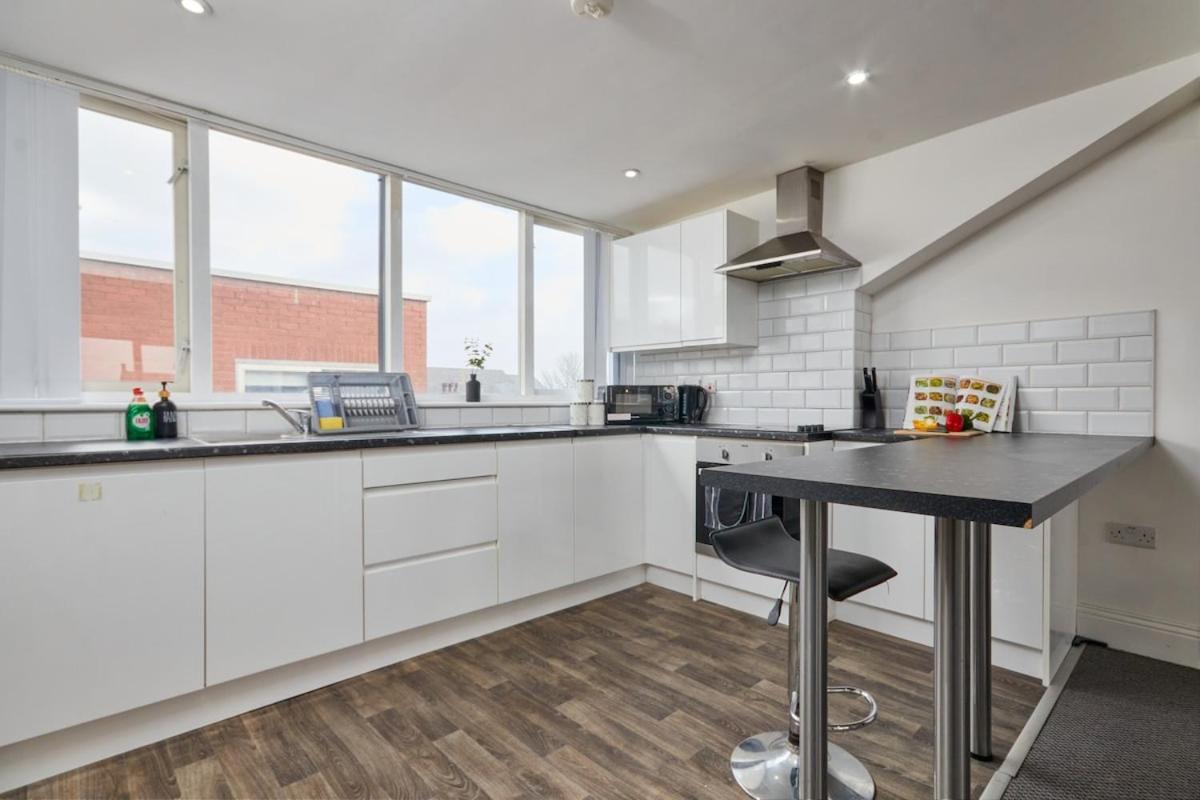 Corporate & Family Relocations - 3 Beds - Free Parking!