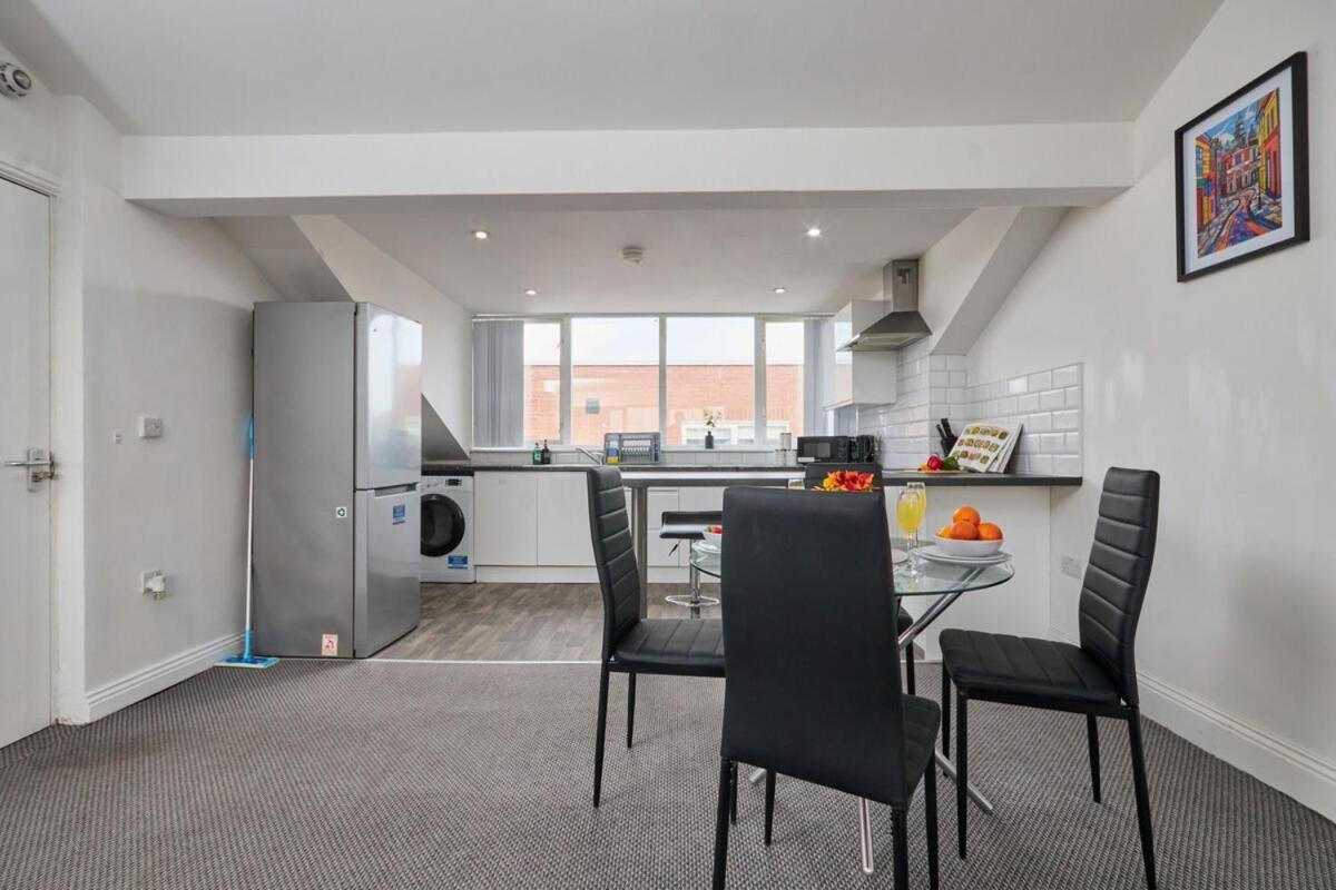 Apartment Corporate & Family Relocations - 3 Beds - Free Parking! *