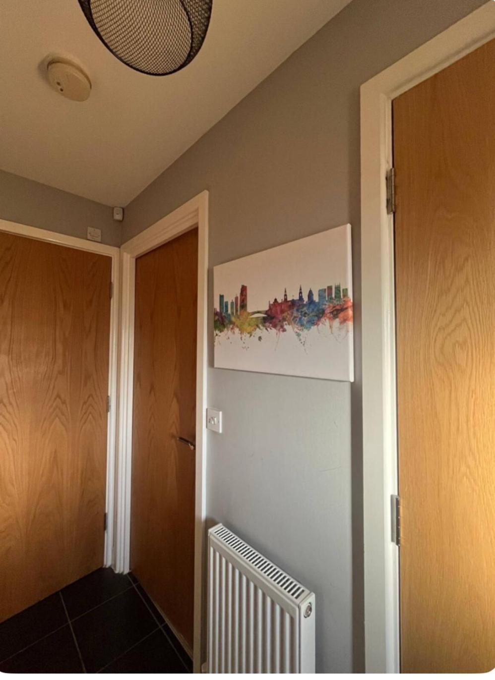 Charming And Private Bathroom In Home, Walking Distance To Center With Free Parking Homestay *