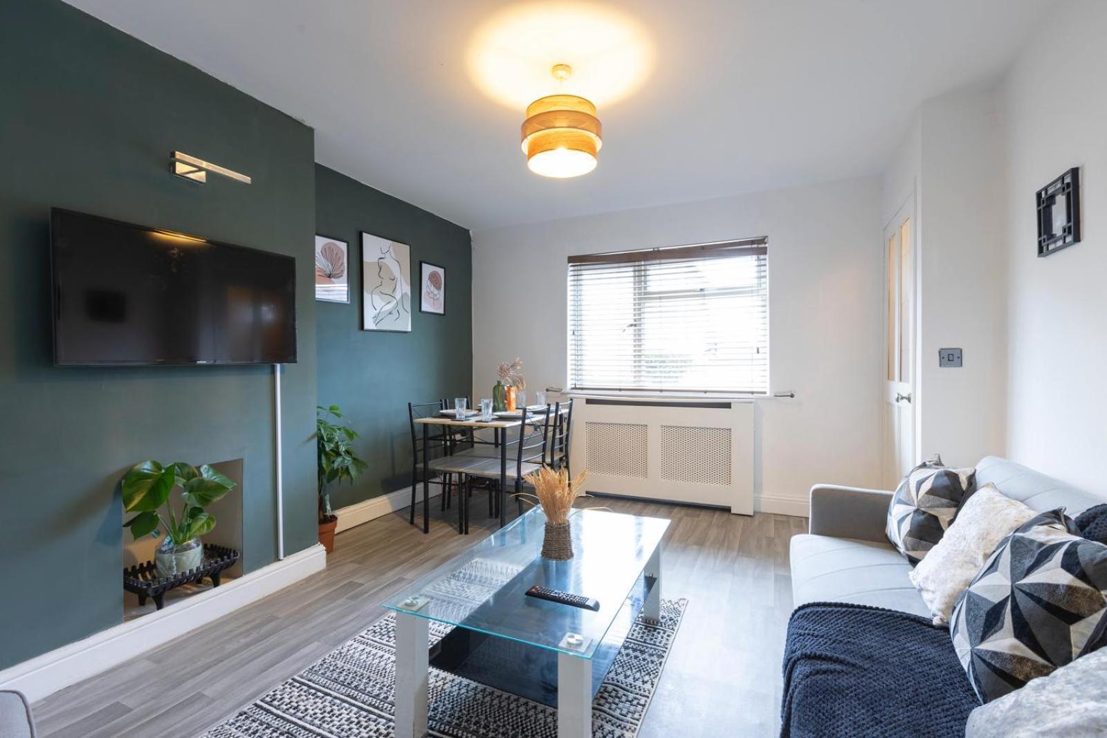 Apartment 3-bedroom Retreat With Free Wifi And Parking - Ideal For Family And Contractors Leeds (West Yorkshire)