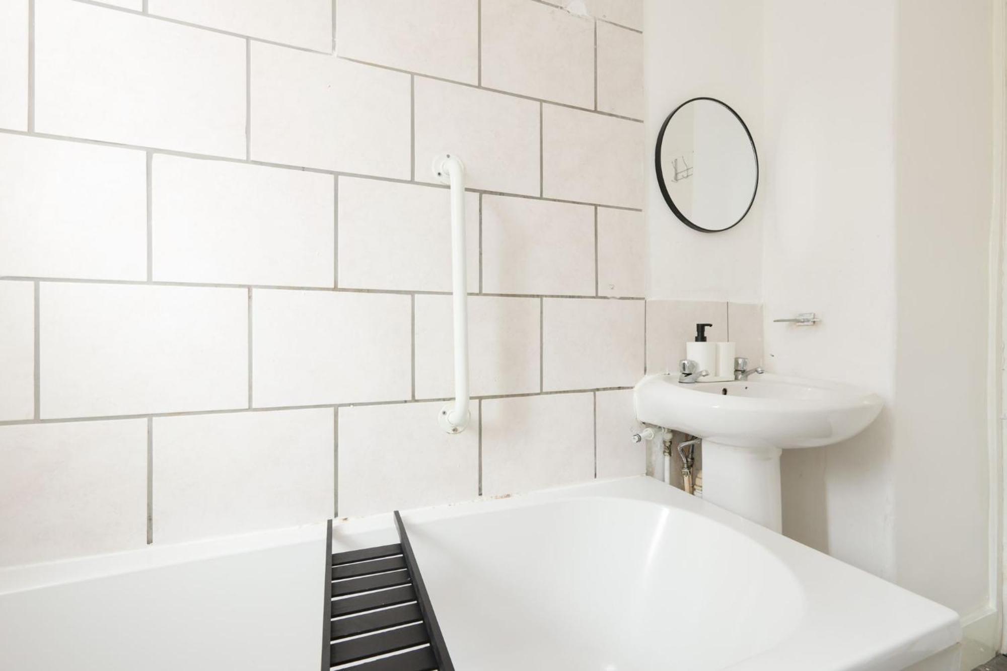 Spacious 4 Bdr Home, Sleeps 8 Group Stays- Free Parking- Pet Friendly Apartment Leeds (West Yorkshire)