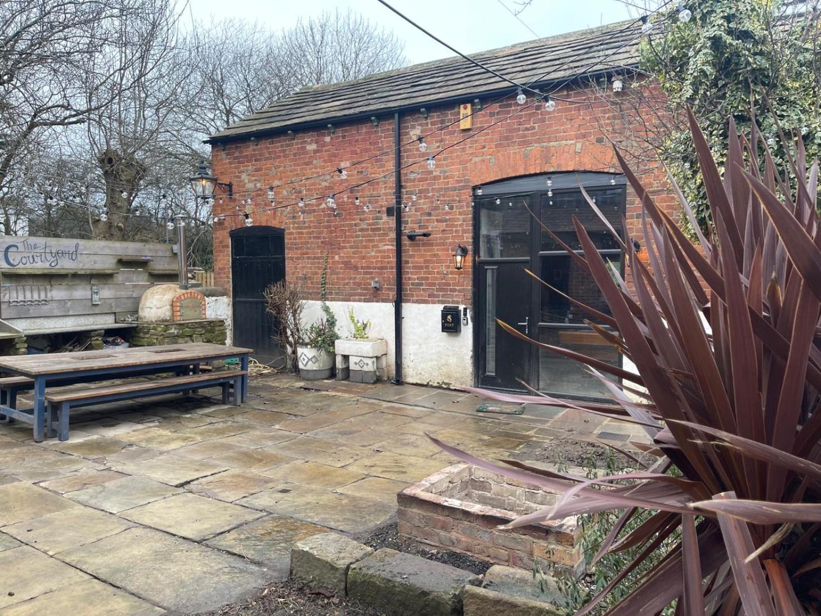 Luxury Escape With Cinema, Pool Table & Darts Leeds (West Yorkshire)