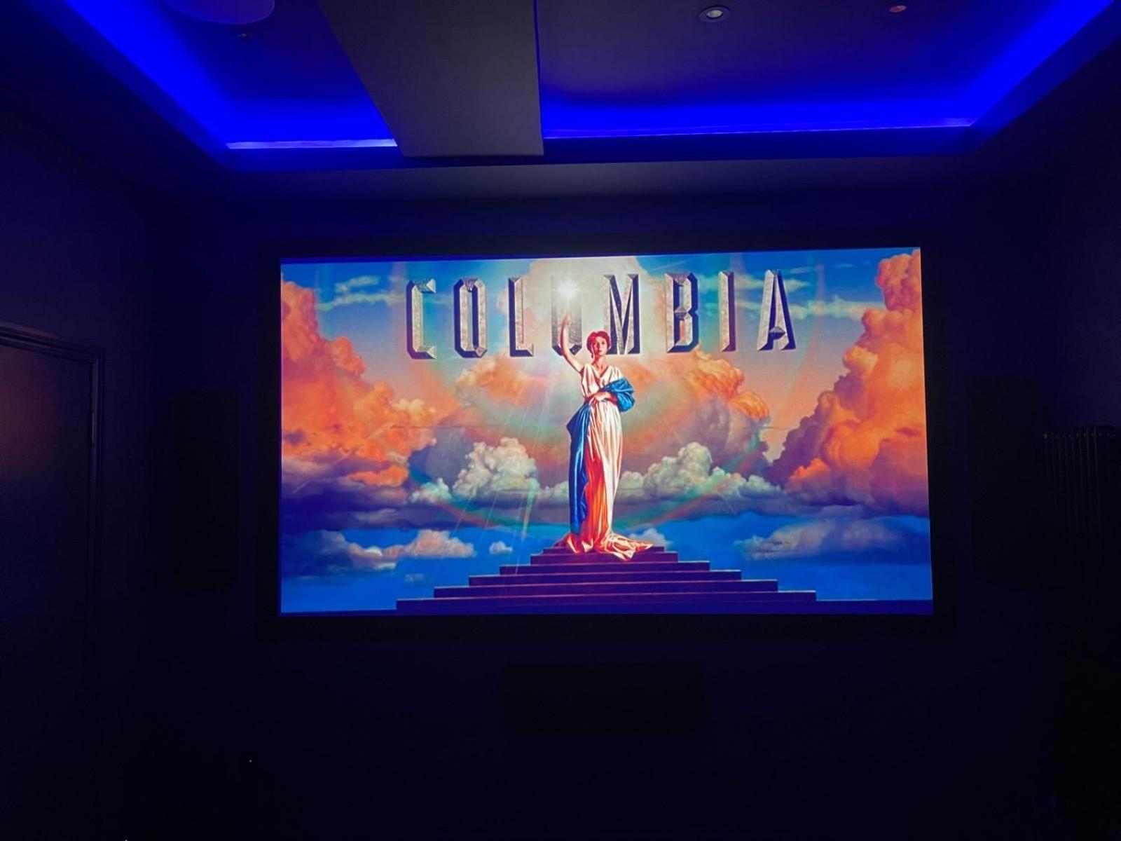 Luxury Escape With Cinema, Pool Table & Darts Leeds (West Yorkshire)