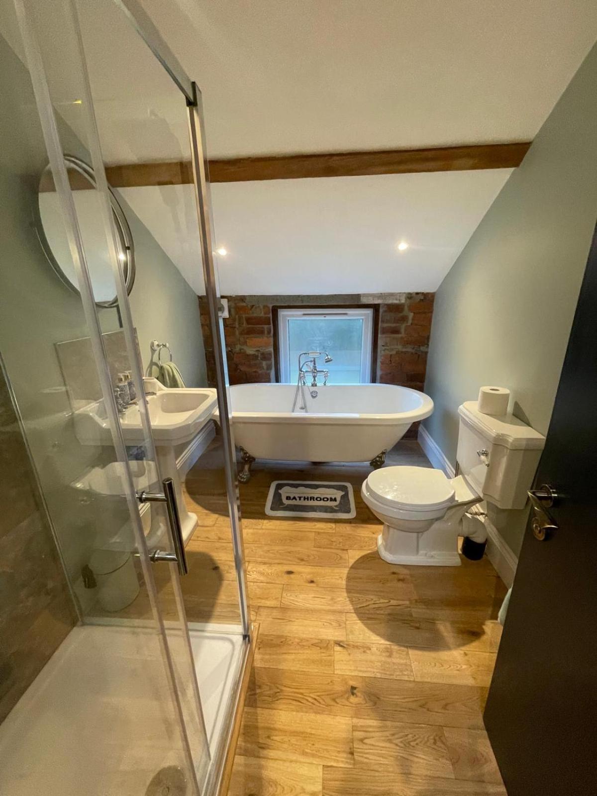 Luxury Escape With Cinema, Pool Table & Darts Holiday home Leeds (West Yorkshire)