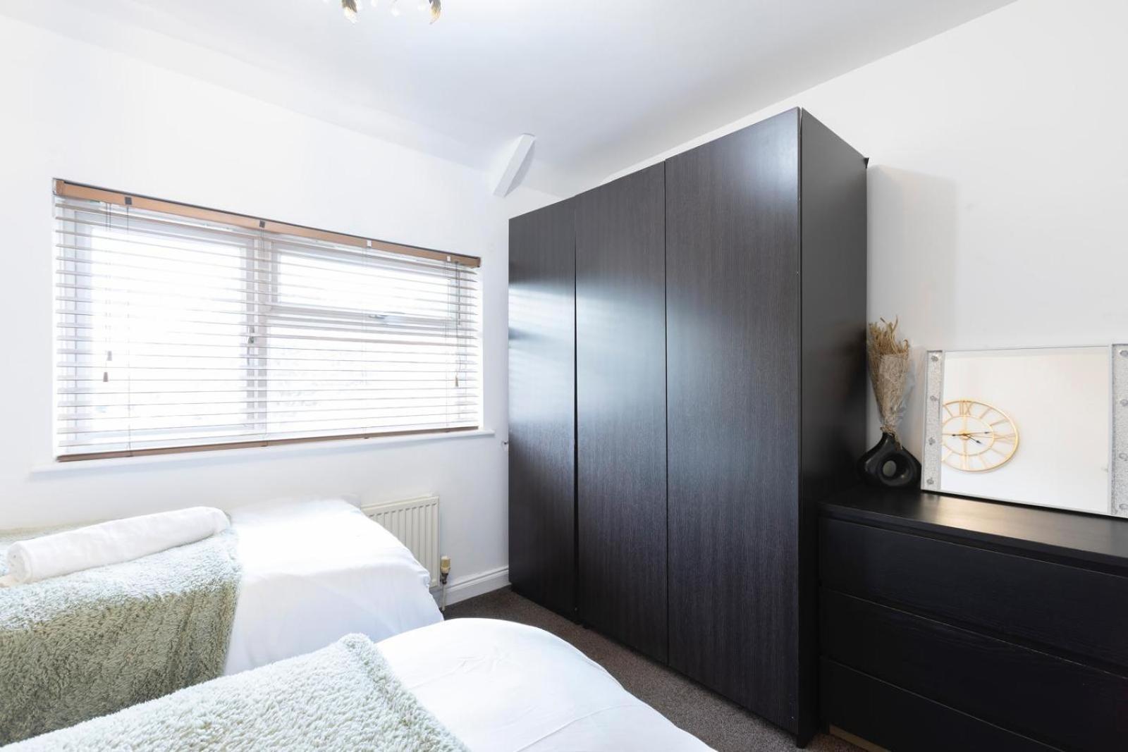 3bdr Contractor Stays,private Parking, Pets, 6 Beds * Leeds (West Yorkshire)