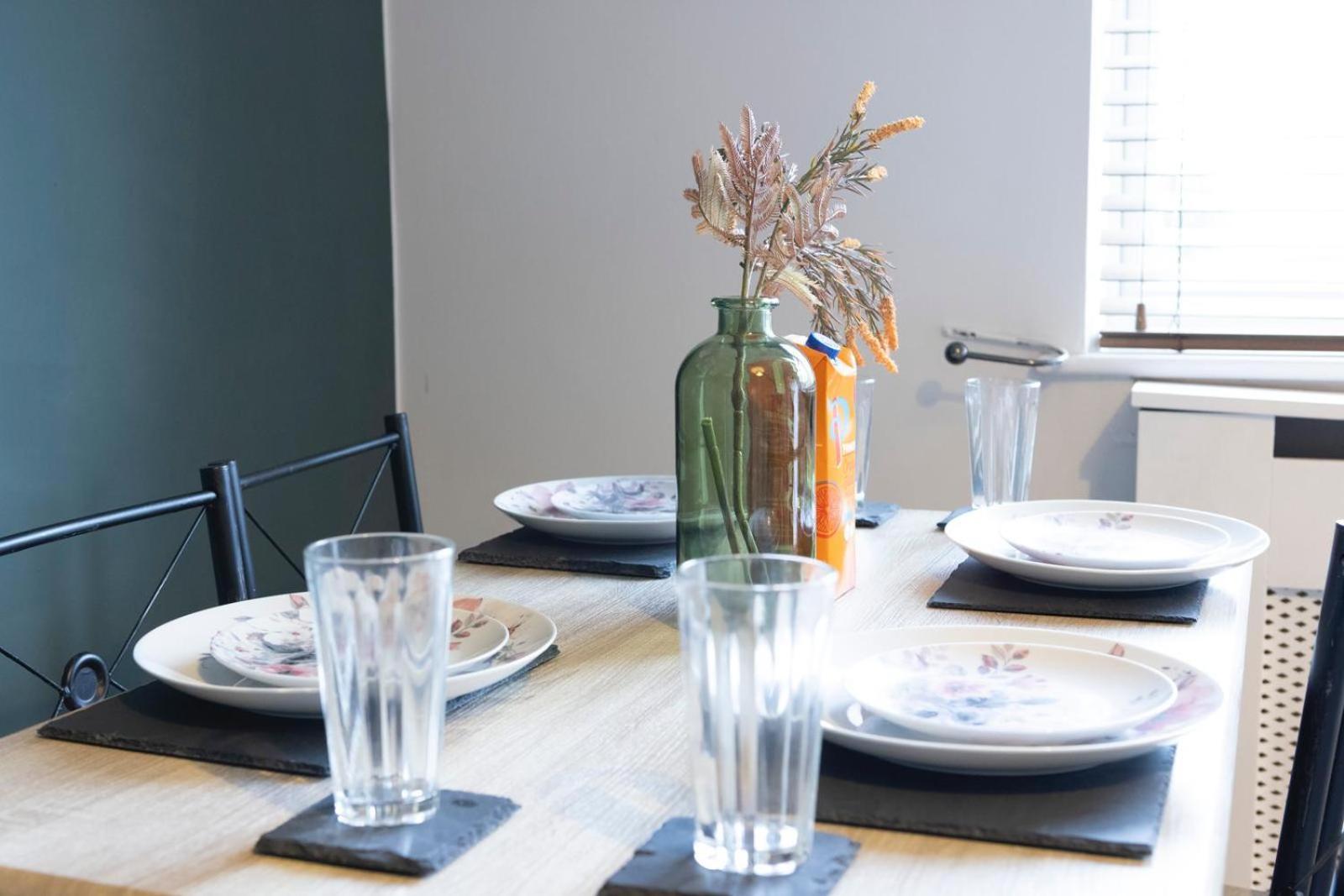 3bdr Contractor Stays,private Parking, Pets, 6 Beds Holiday home *