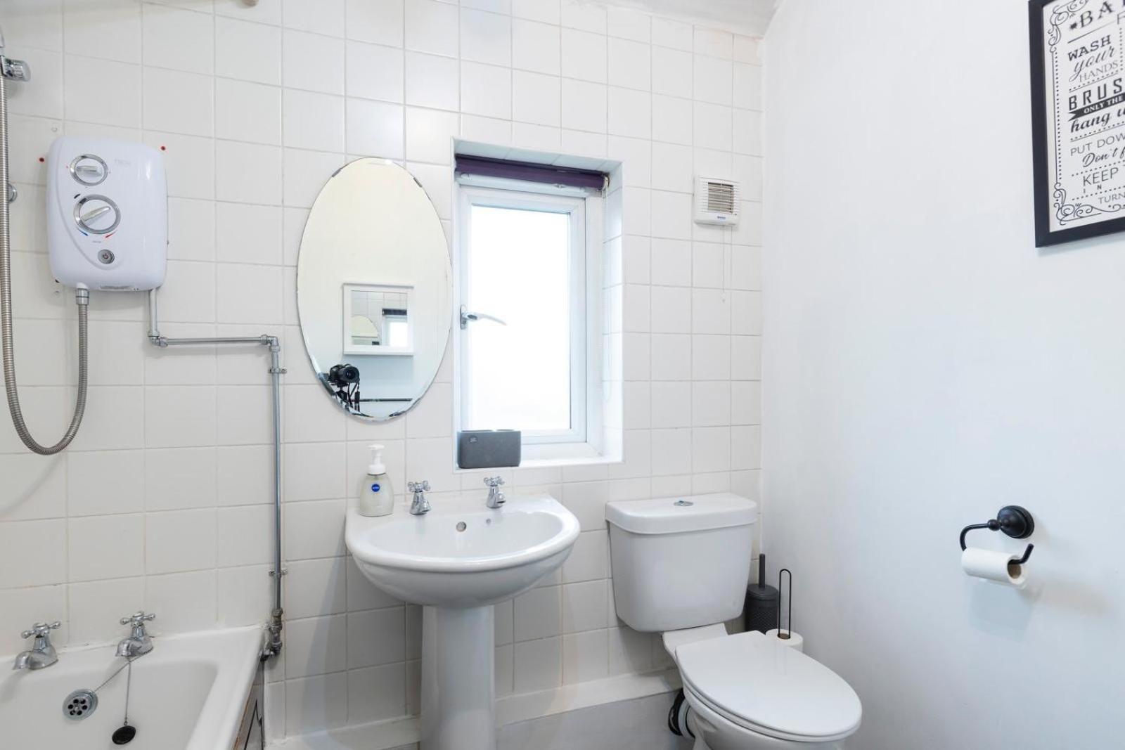 3bdr Contractor Stays,private Parking, Pets, 6 Beds Holiday home Leeds (West Yorkshire)