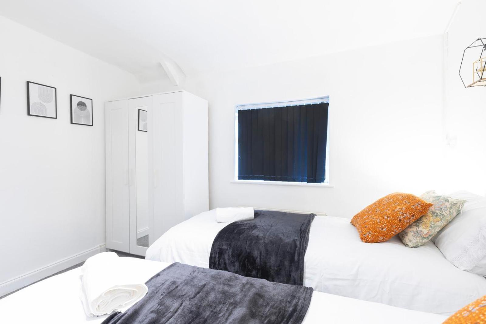 3bdr Contractor Stays,private Parking, Pets, 6 Beds Holiday home Leeds (West Yorkshire)