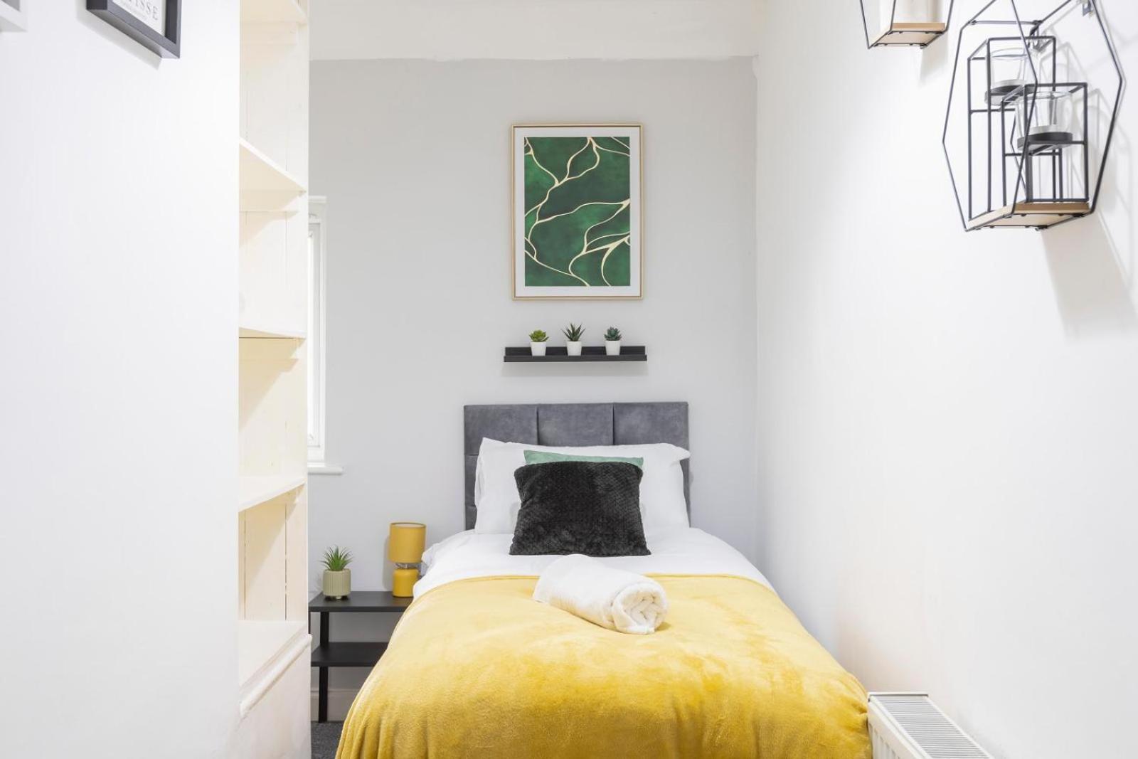 3bdr Contractor Stays,private Parking, Pets, 6 Beds * Leeds (West Yorkshire)