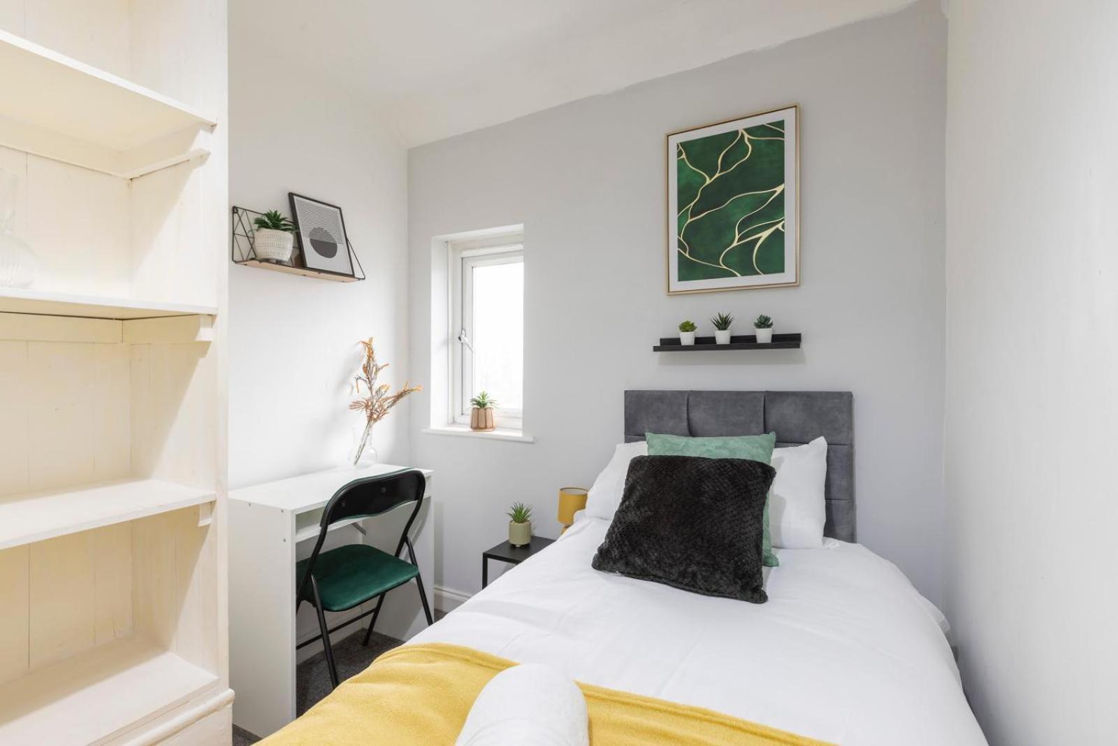 Holiday home 3bdr Contractor Stays,private Parking, Pets, 6 Beds Leeds (West Yorkshire)
