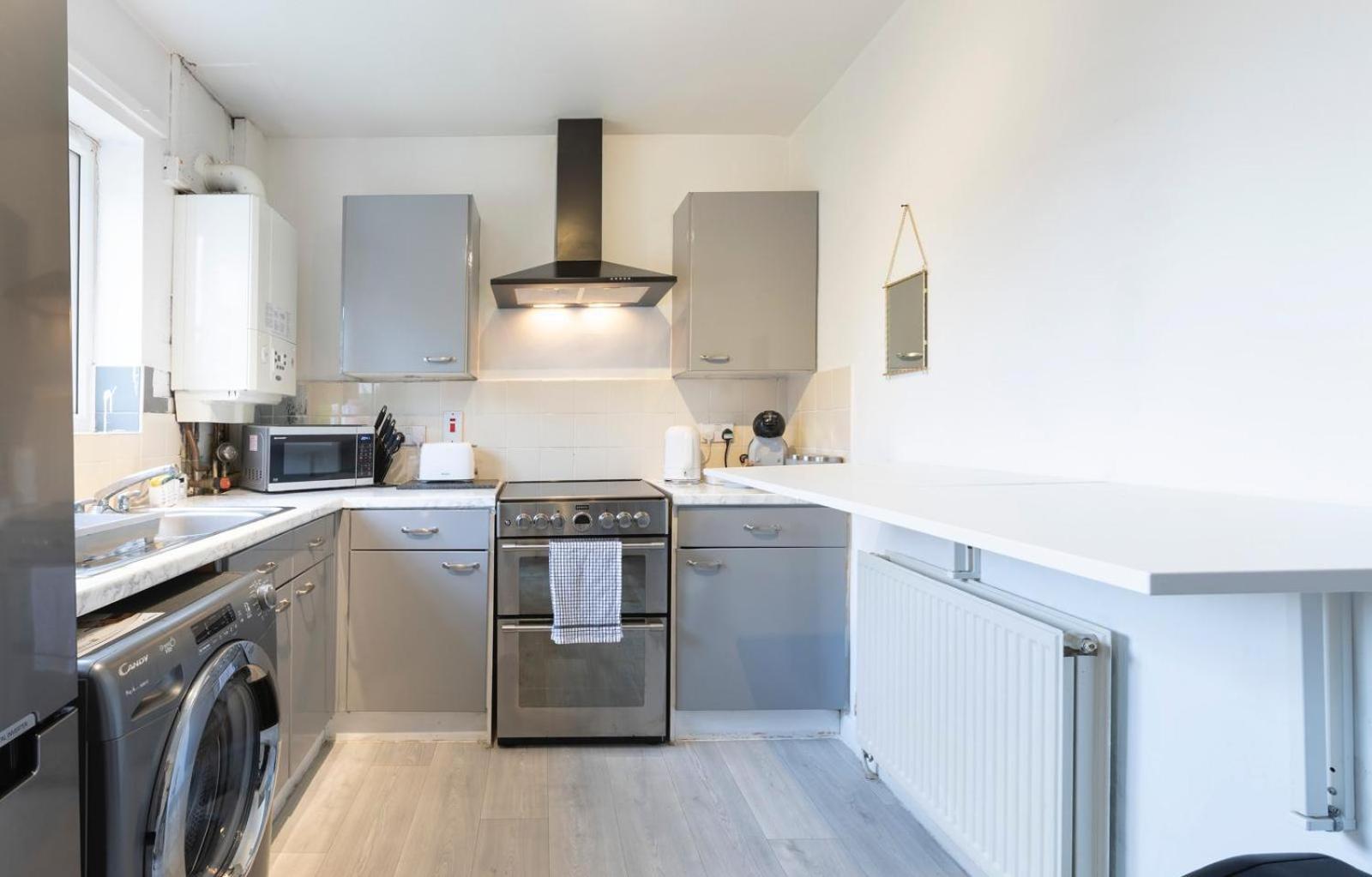 Holiday home 3bdr Contractor Stays,private Parking, Pets, 6 Beds Leeds (West Yorkshire)