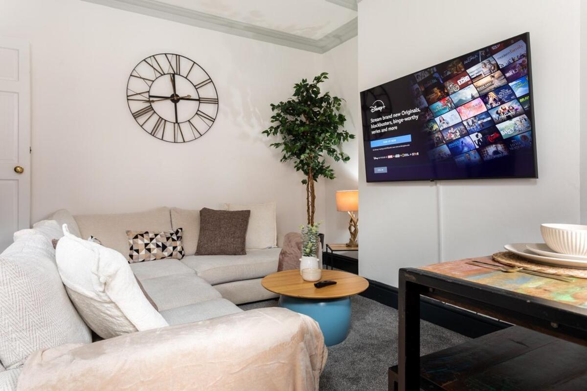 3br In - Perfect For Family Apartment *